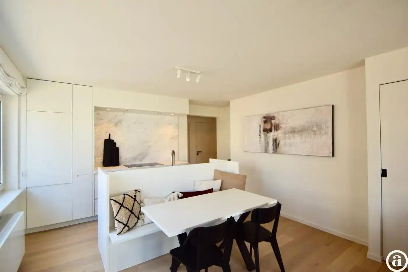 Instapklaar hoekappartement op enkele stappen van het centrum foto 2