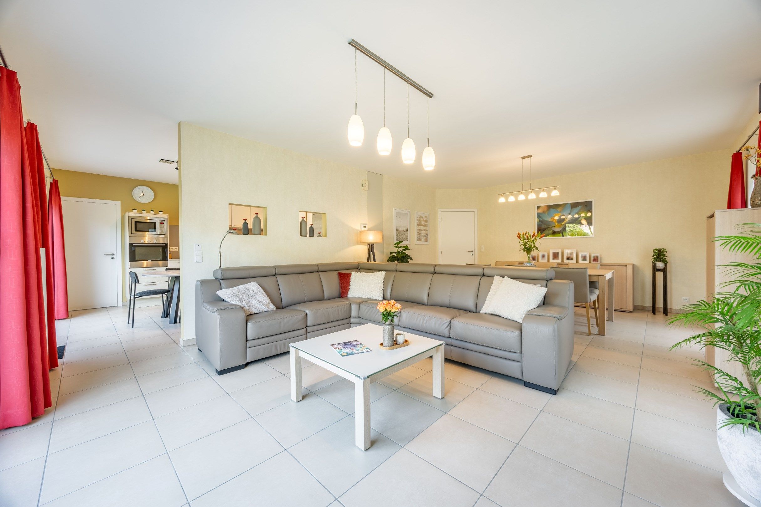 RECENTE LAAGBOUWVILLA IN RUSTIGE BUURT foto 5