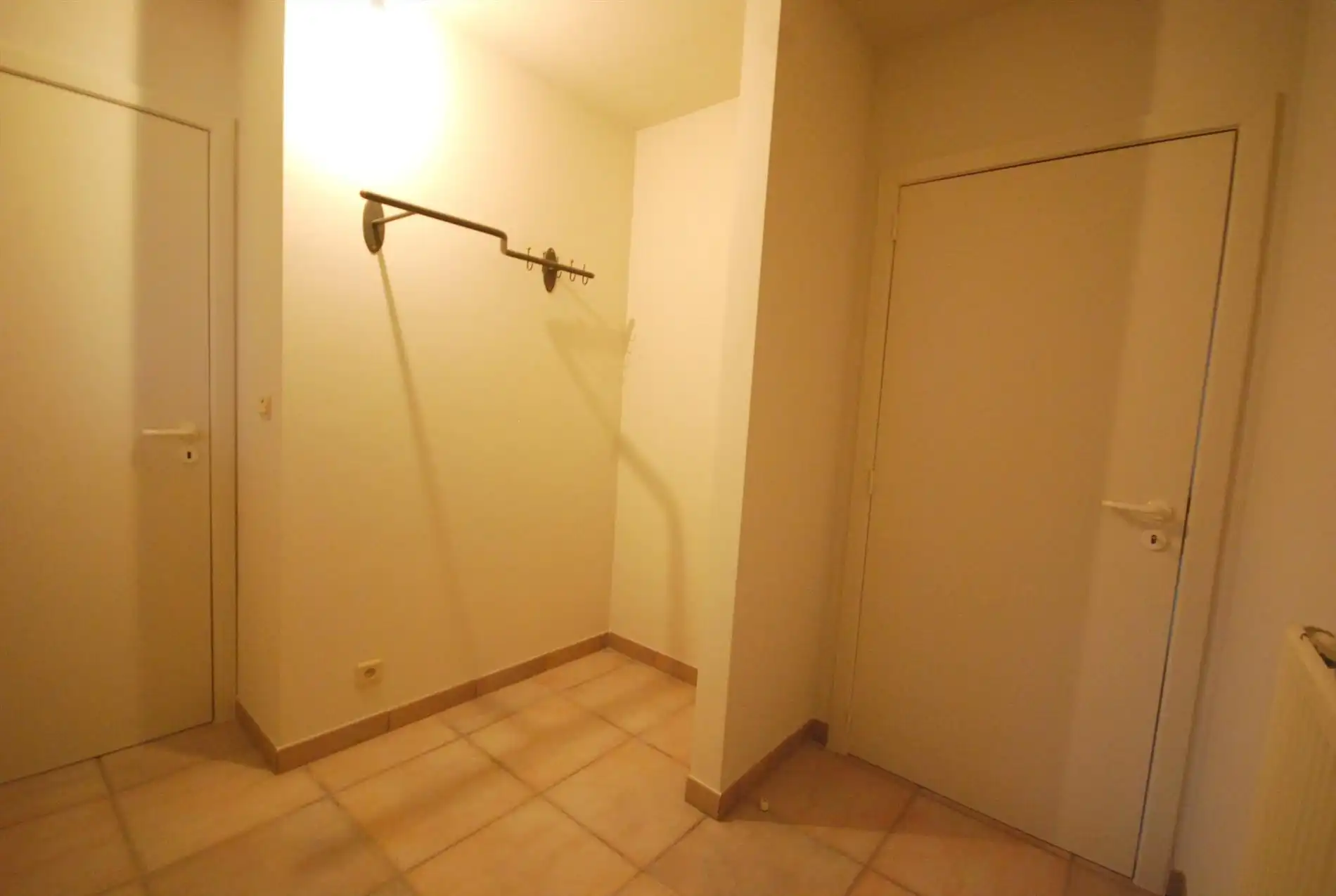 RUIM APPARTEMENT MET ONDERGRONDSE AUTOSTAANPLAATS foto 5