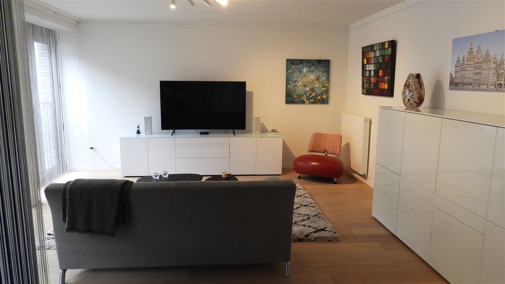 Luxe gemeubeld 2slaapkamerappatement met terras & parking! foto 4