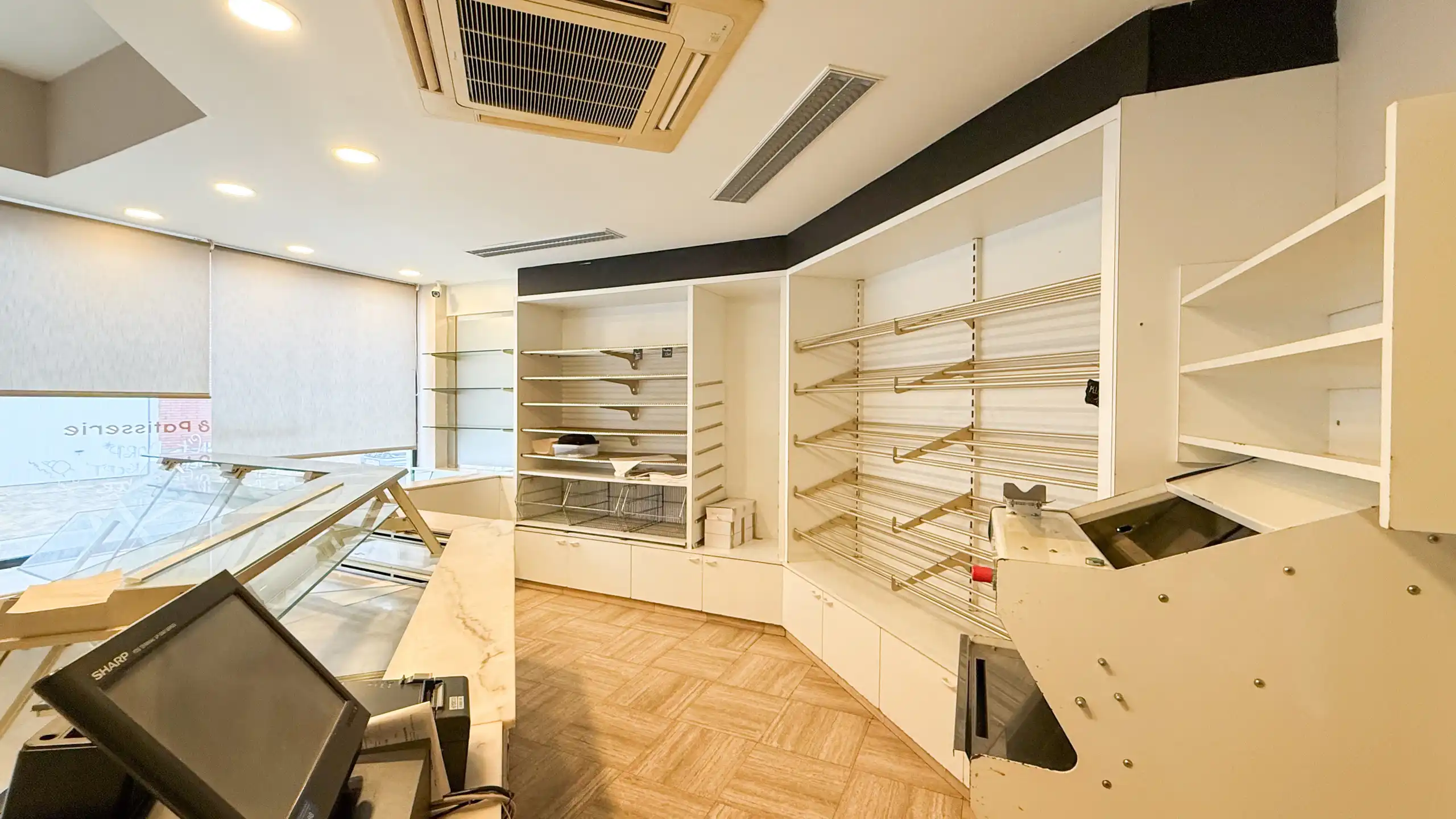 Handelspand met ingerichte bakkerij & appartement Wellen foto 5