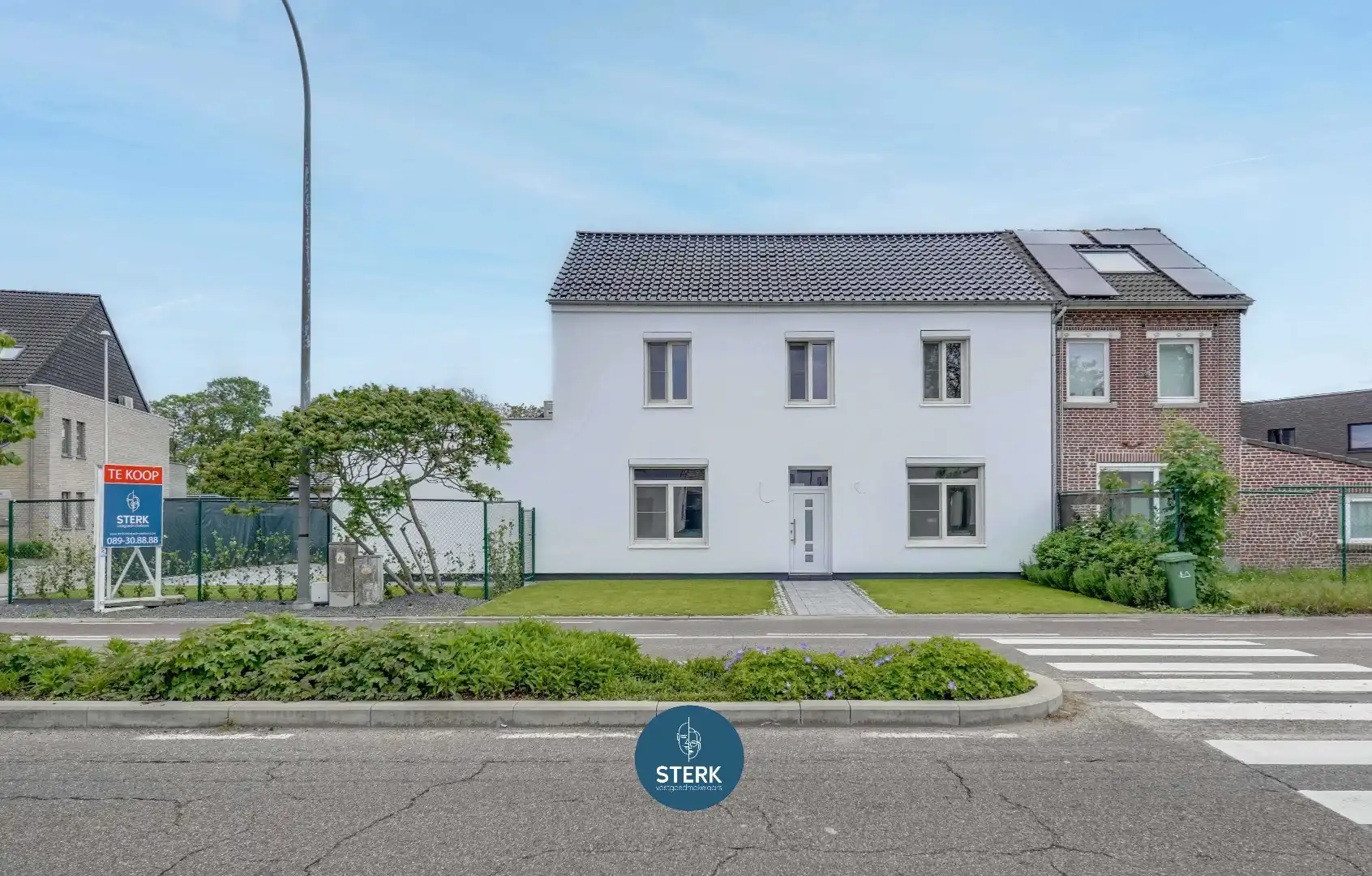 MODERN GERENOVEERDE GEZINSWONING MET 5 SLPKS + 2 BADKAMERS TE LANAKEN !  foto 26
