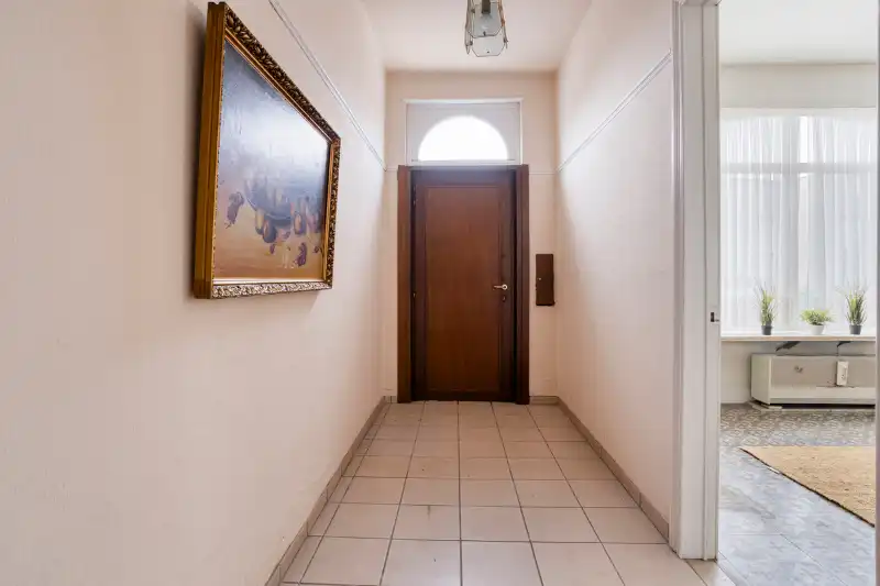 Karaktervolle halfopen woning met tuin en garage in Vinkt foto 2