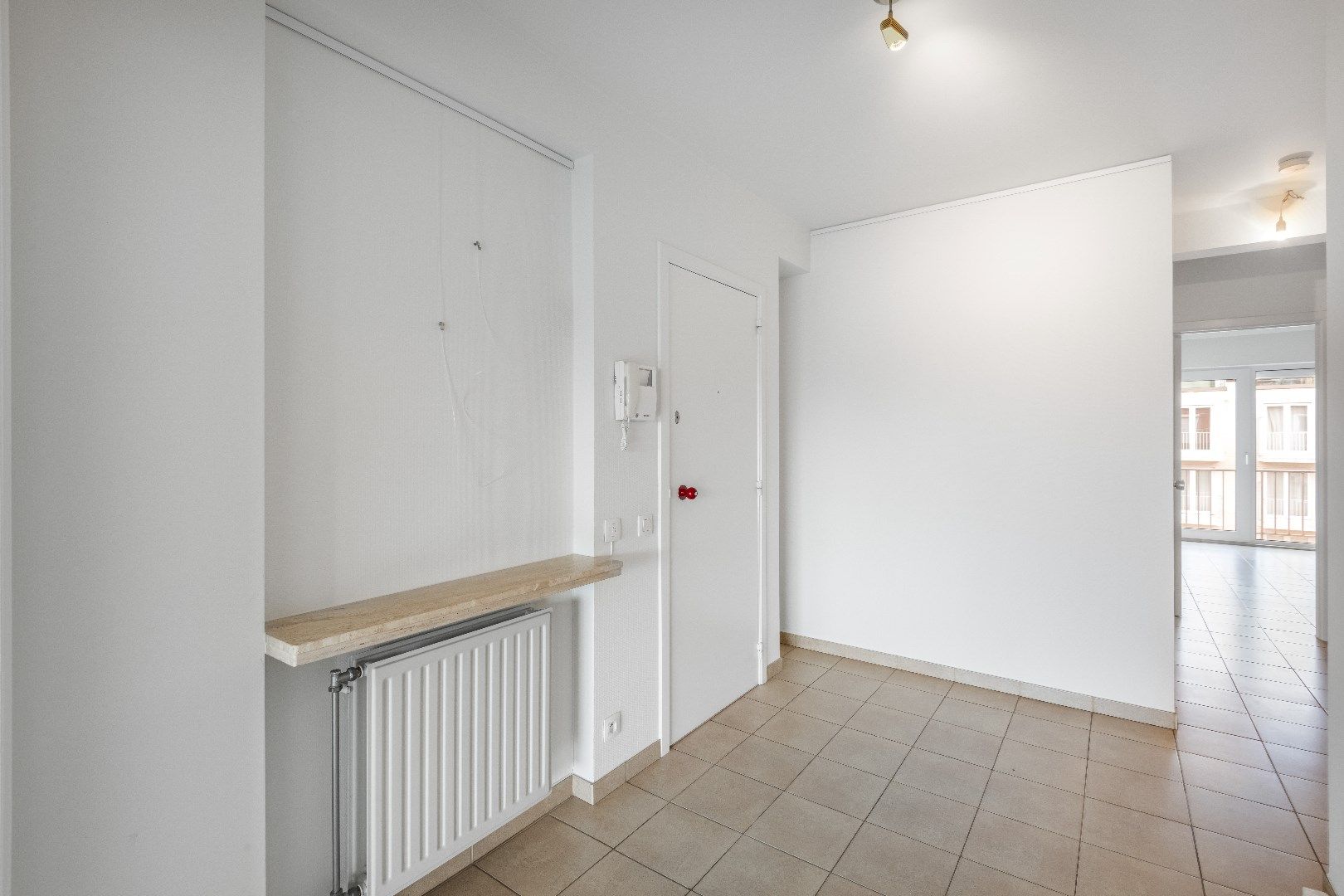Zuid-west gericht twee slaapkamerappartment met open zicht en tandemgaragebox in de Koningslaan. foto 10