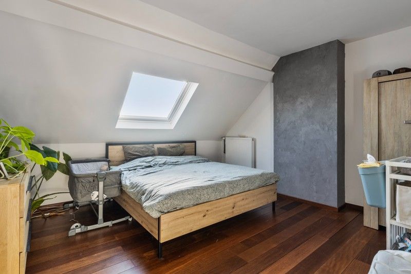 Ruim lichtrijk en karaktervol appartement dicht tegen het centrum foto 17