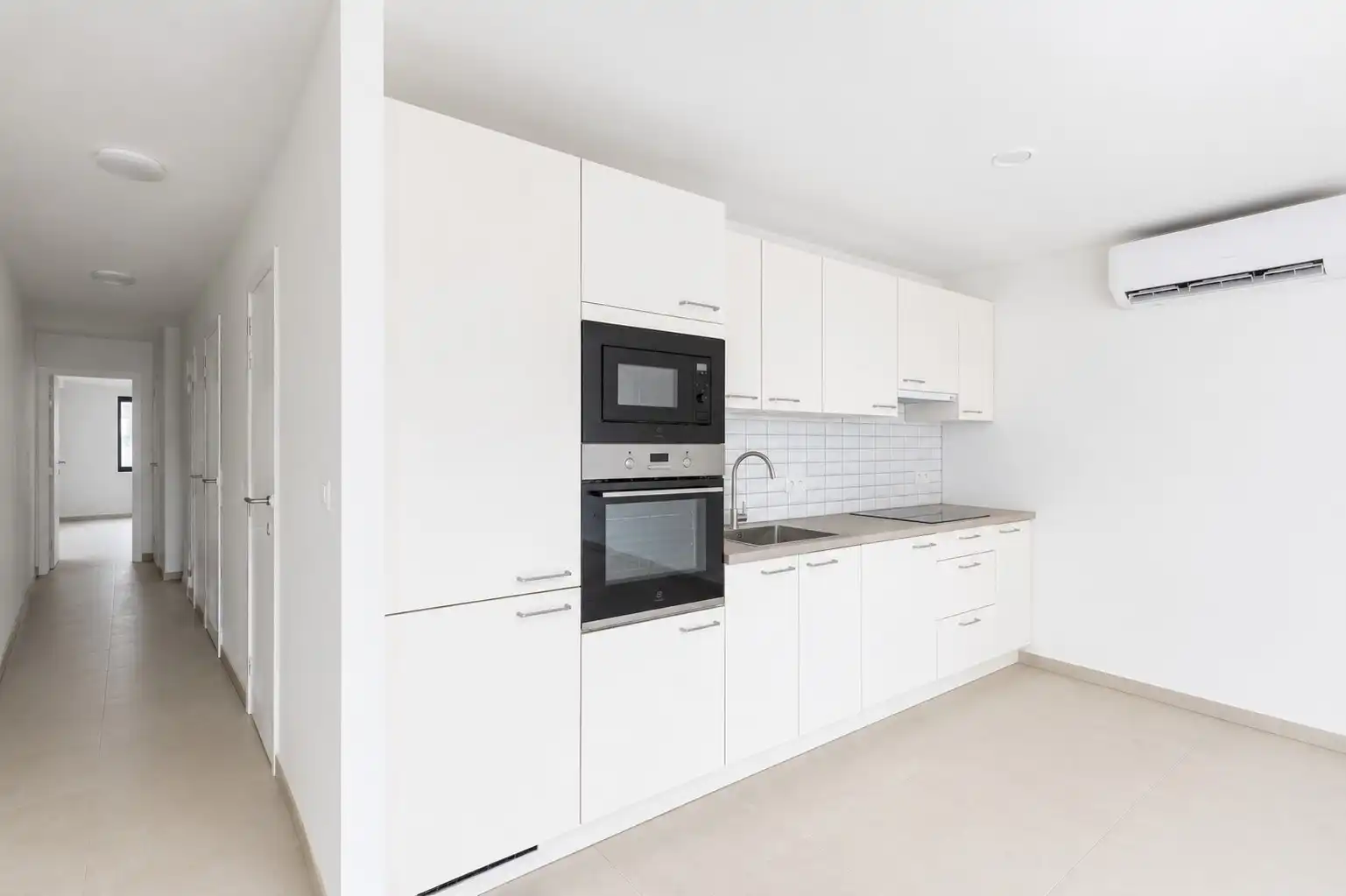 Ingrijpende energetische renovatie: gelijkvloers appartement met een zonnig terras aan 2% foto 6