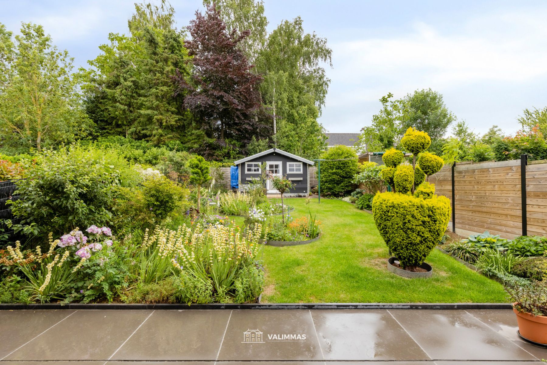 Residentieel gelegen driegevelwoning met mooie tuin & garage foto 4