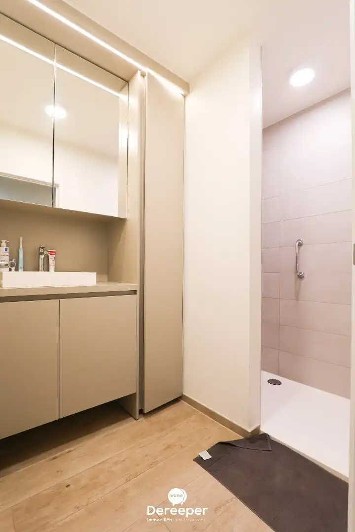 RUIM 3-SLAAPKAMERAPPARTEMENT MET 2 TERRASSEN EN UITZICHT OP DE MARKT VAN TORHOUT foto 11