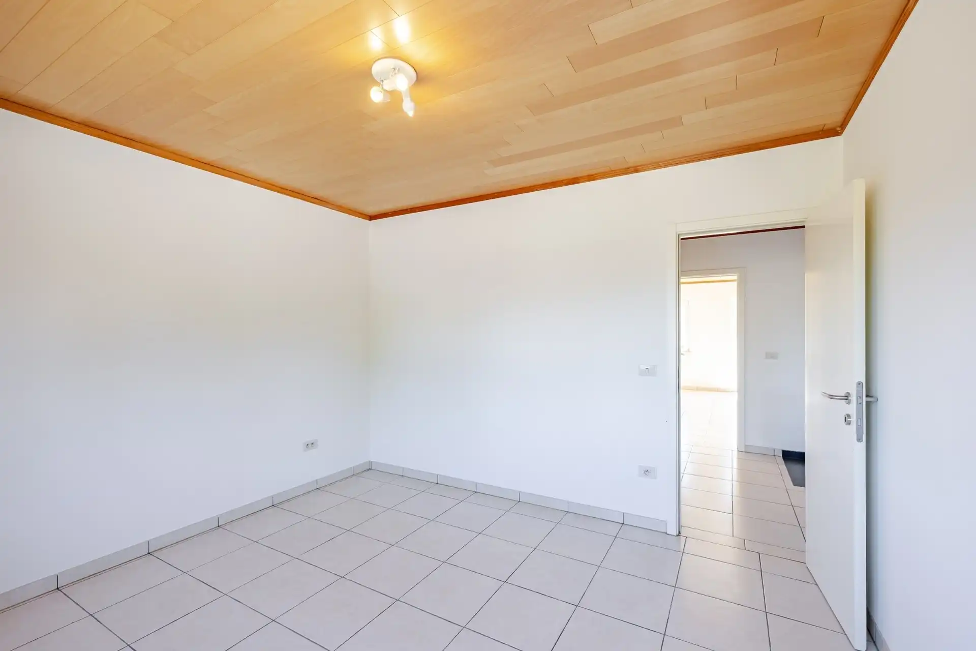Energiezuinig 2 slaapkamer appartement met 2 staanplaatsen in Wetteren centrum foto 16
