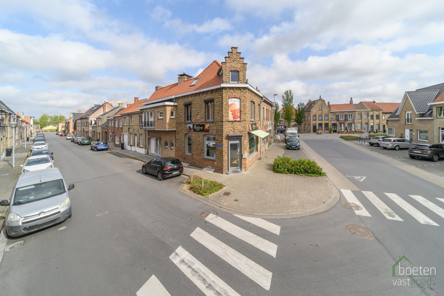VEURNE: Verkoop van de gekende zaak bakkerij Petit Paris, bestaande uit een gerenoveerde handelsruimte met eveneens (grotendeels) gerenoveerd woongedeelte. foto 23