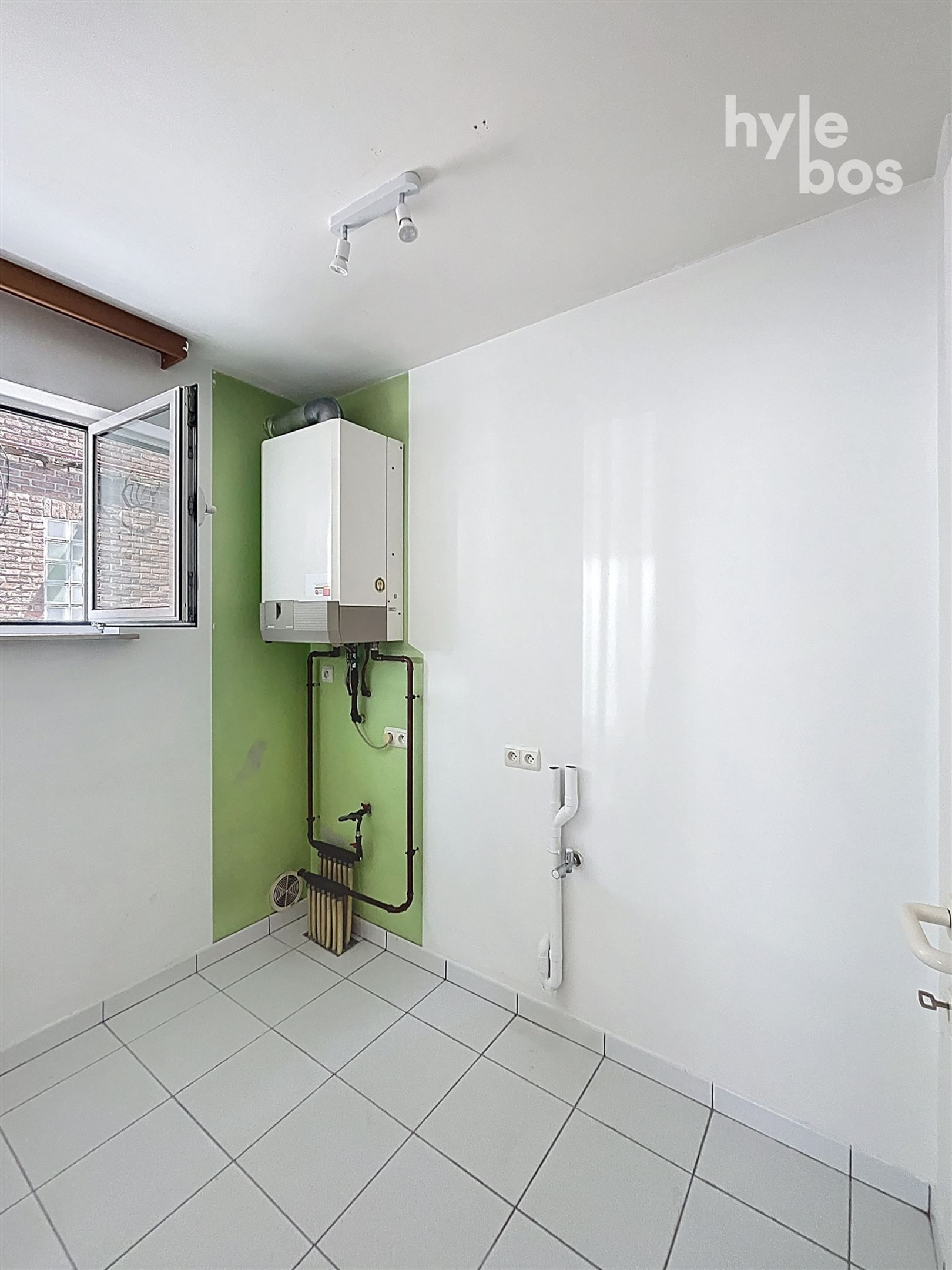 Gelijkvloers 3 slaapkamer appartement met tuin en garage foto 5