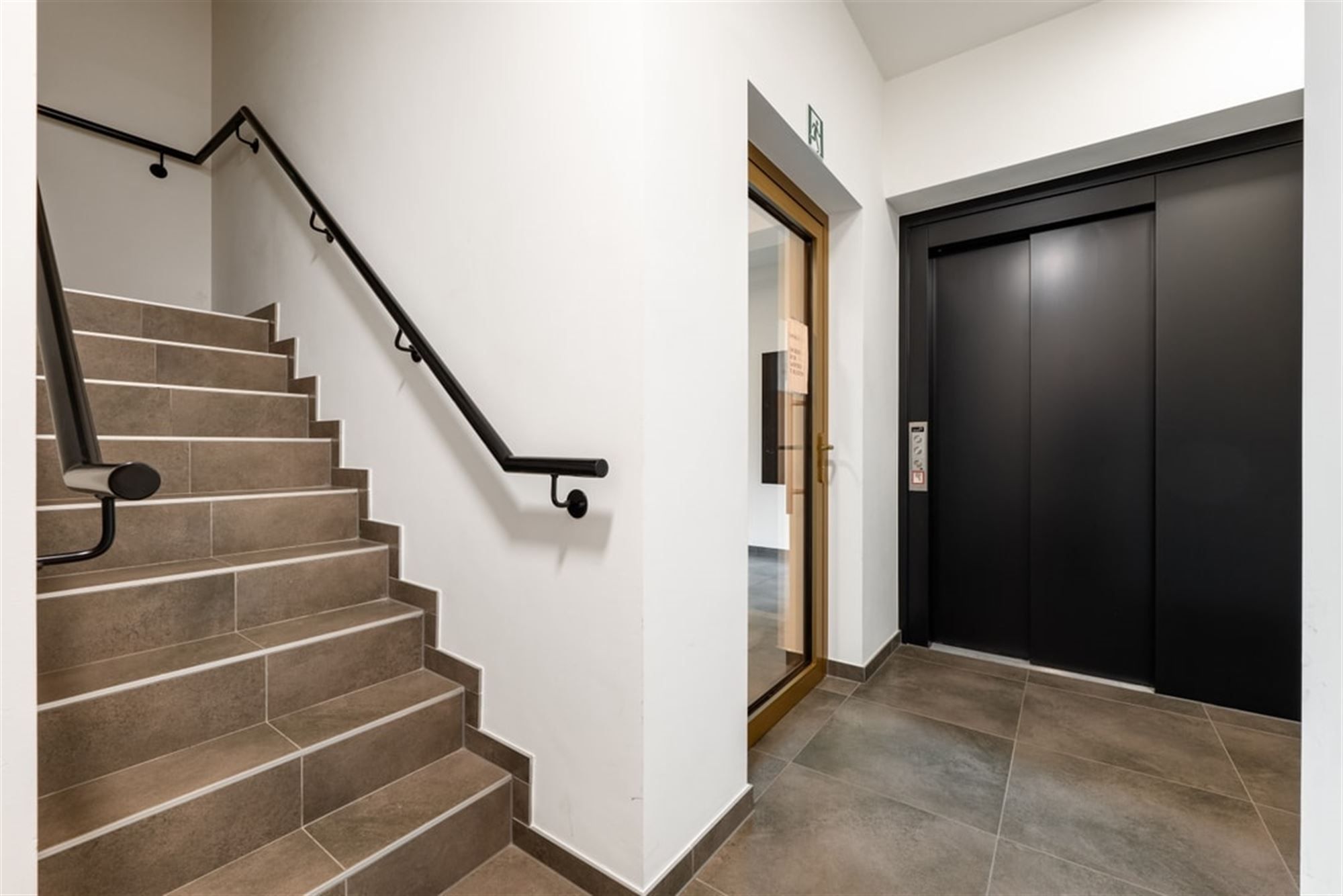 KNAP 1 SLK APPARTEMENT MET RUIM TERRAS OP CENTRALE LIGGING IN SINT-TRUIDEN  foto 6