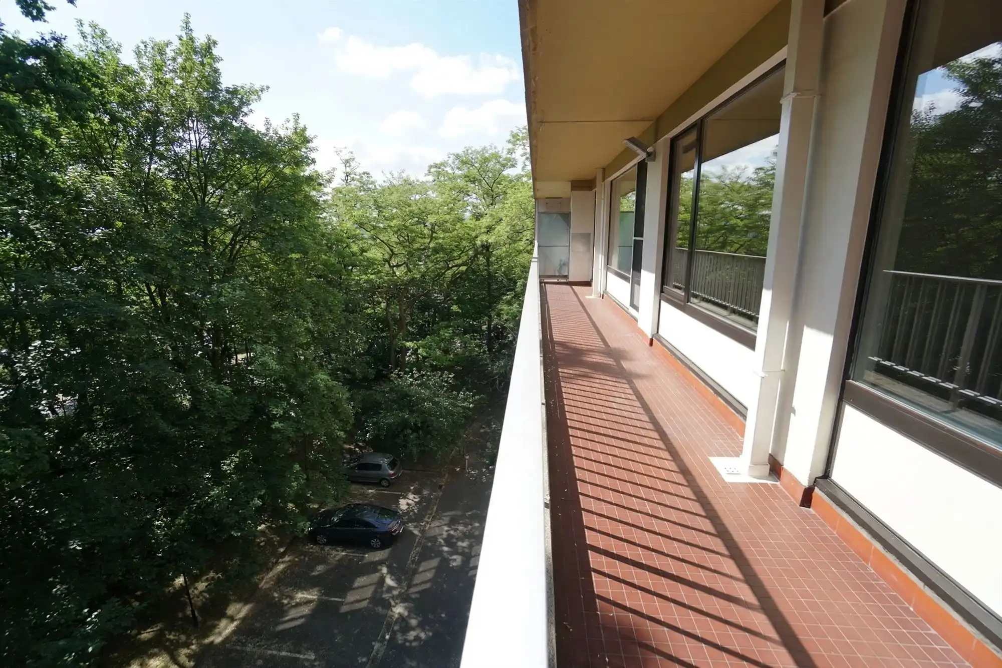 Wonen in de bomen: gezellig en instapklaar 2-slaapkamerappartement met terras foto 4