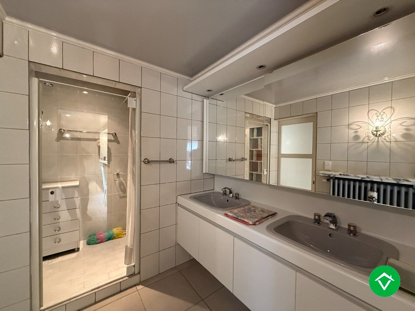 Karaktervolle, stevige woning met 4 slaapkamers, tuin en garage in centrum Roeselare foto 9