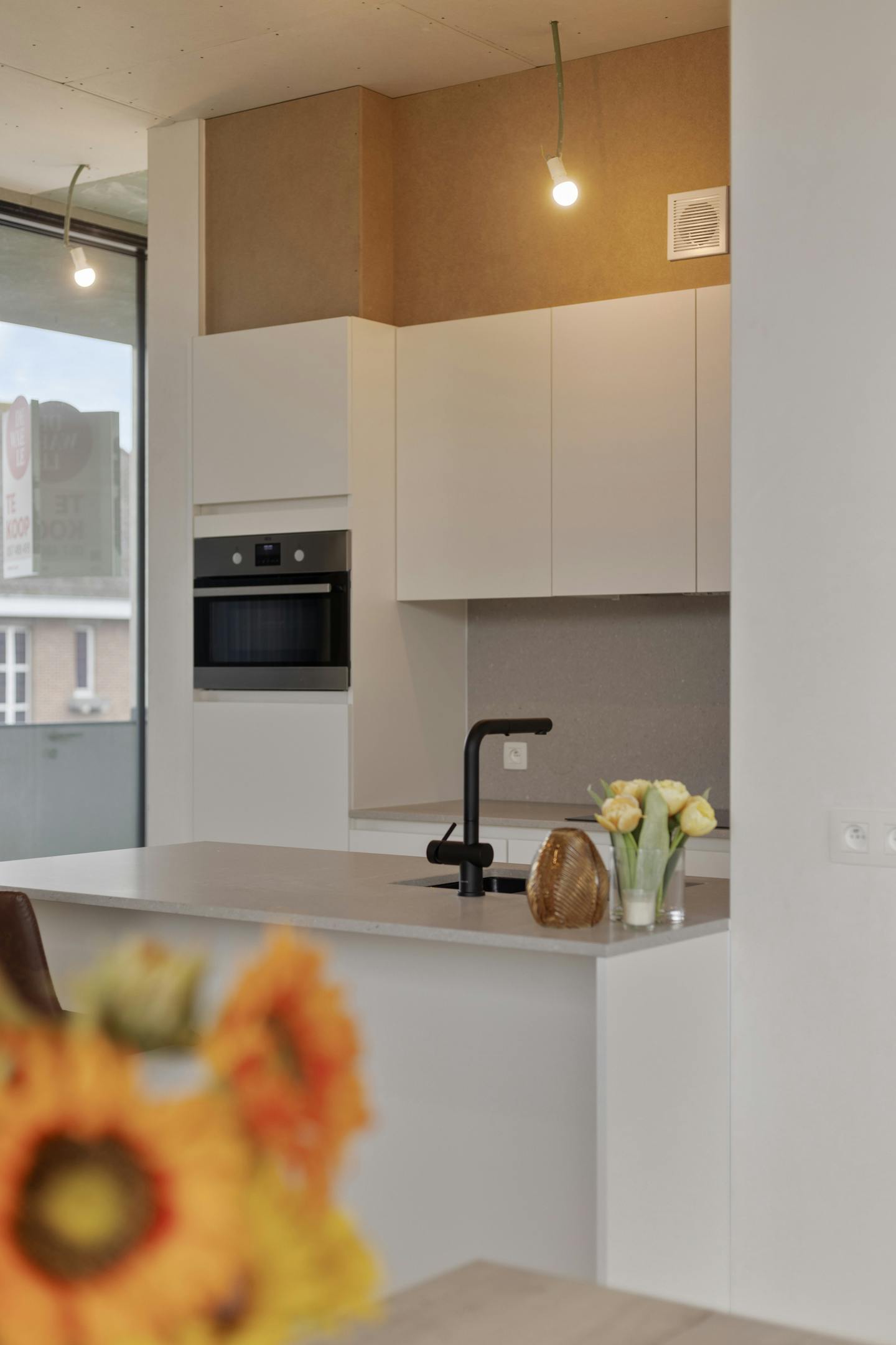 Nieuw instapklaar appartement te koop in Poperinge op centrale ligging foto 9