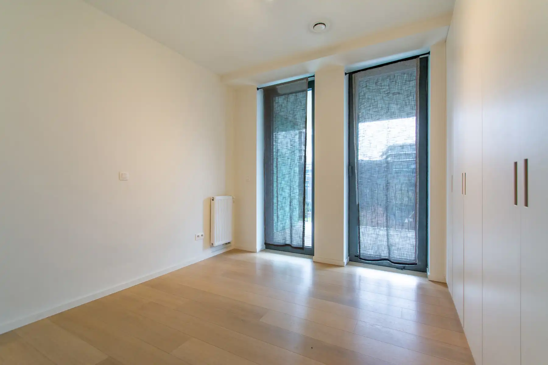 Ongemeubeld 1k appartement met prachtig terrras foto 12