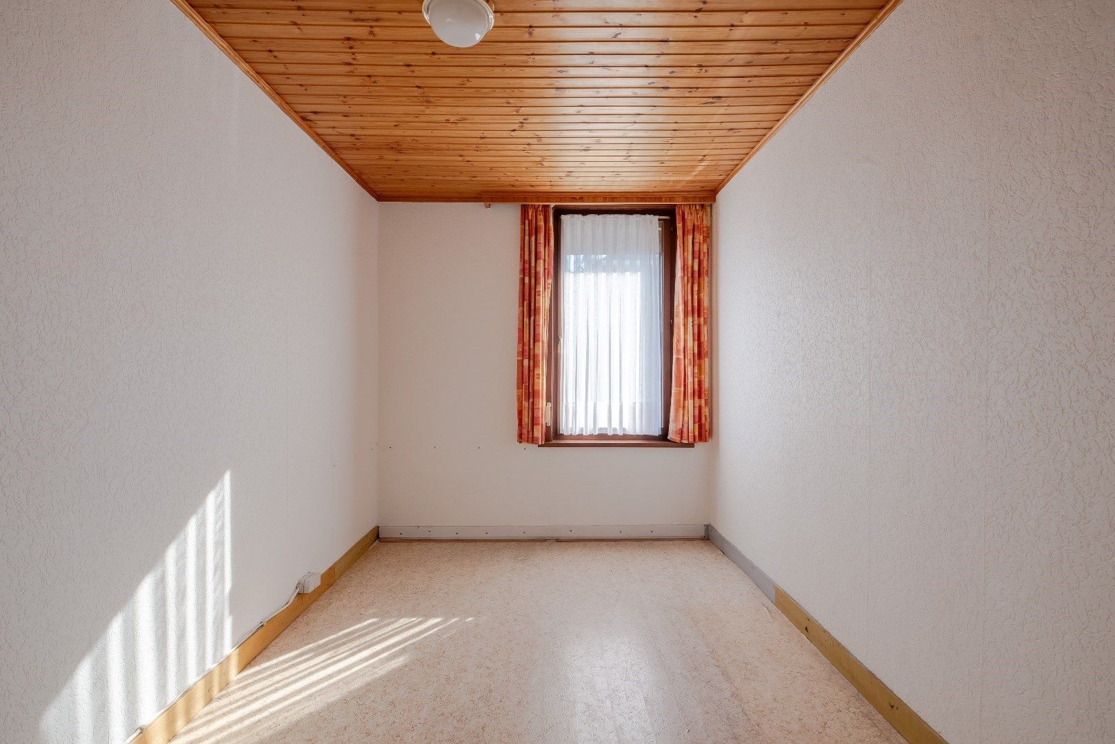 Rijwoning in Geel centrum met tuin en  3 slaapkamers . foto 8