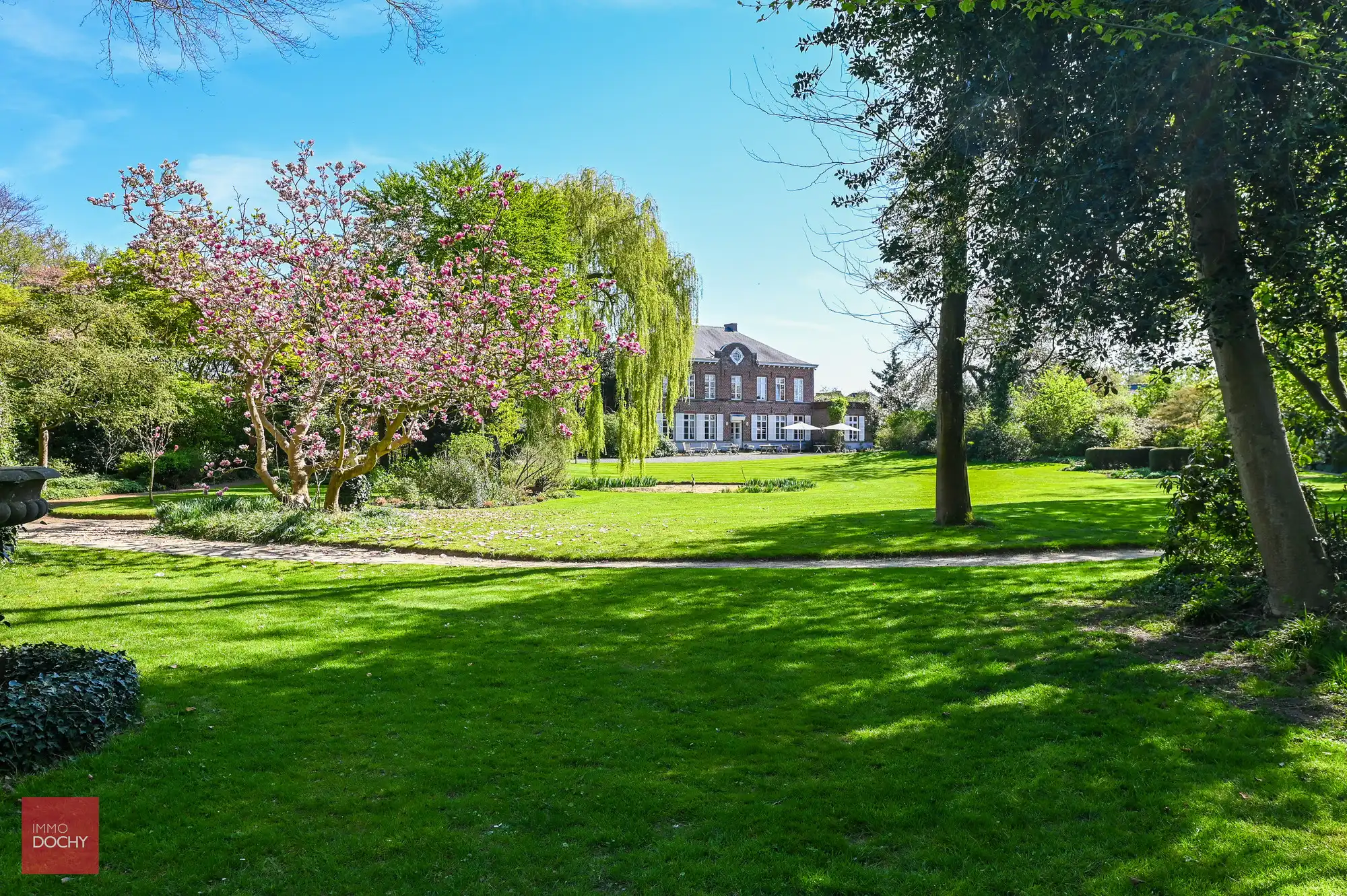 Zeer goed onderhouden manoir met een  unieke parktuin foto 8