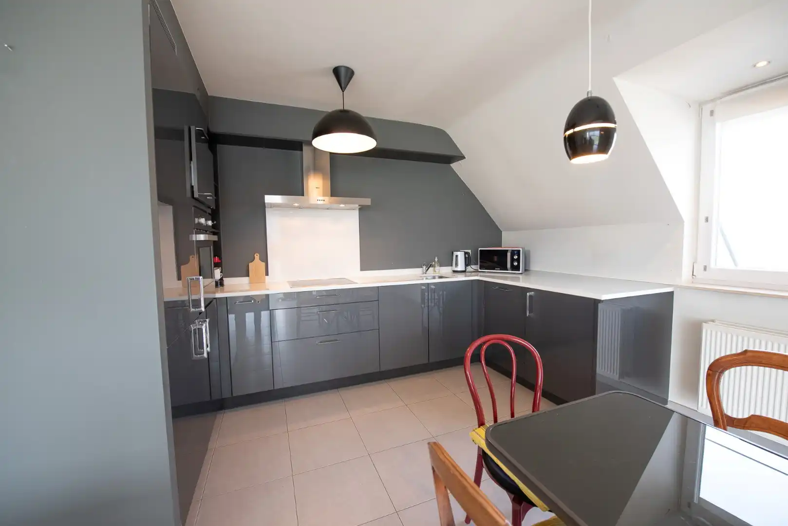 TE KOOP: Goed onderhouden appartement met 2 slaapkamers op centrale ligging te Machelen. foto 3