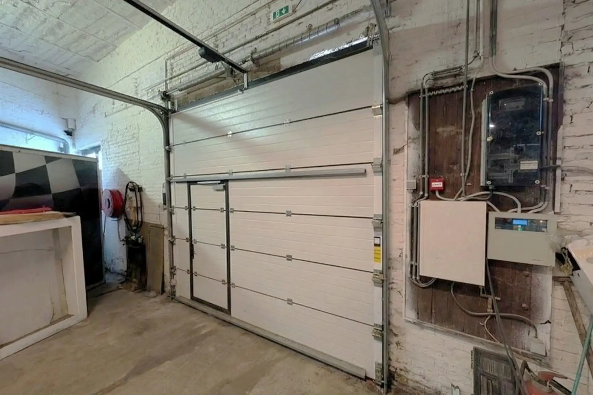 Ruim magazijn (192m²) op gunstige locatie te Veldwezelt (Lanaken) foto 4