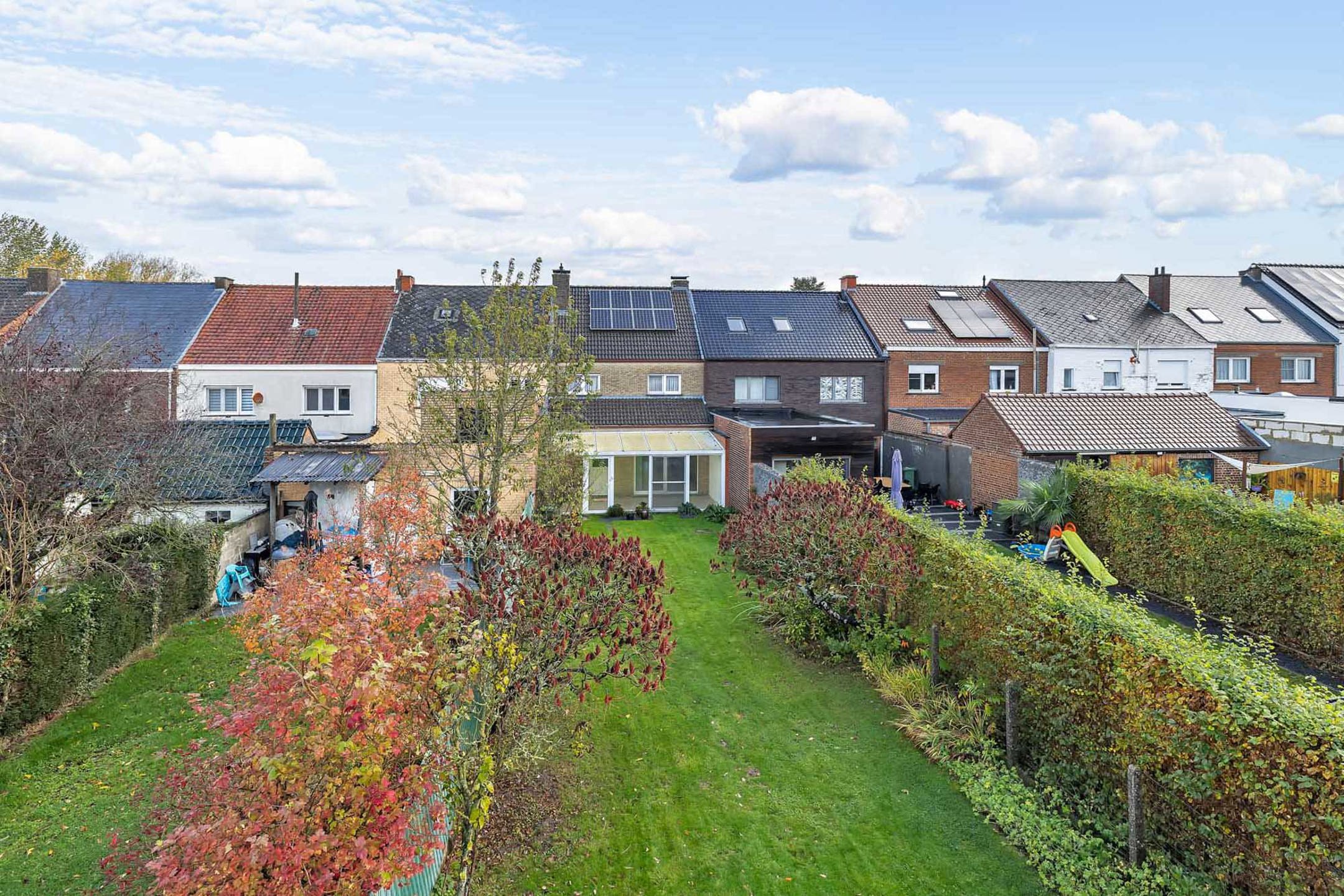 Gezellige rijwoning met inpandige garage te Erpe-Mere foto 2