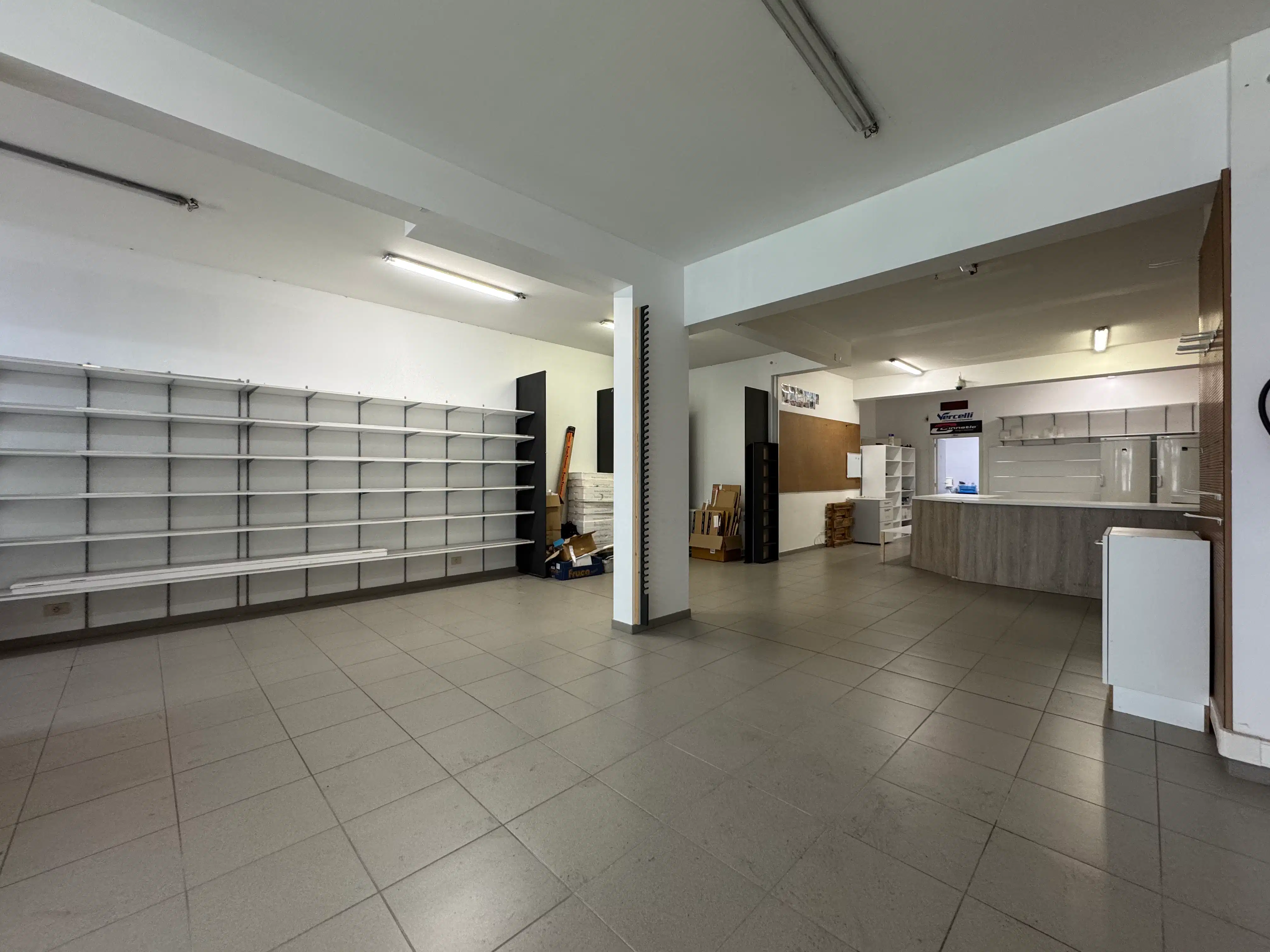 Handelsgelijkvloers 148m² + kelder 65m² foto 3