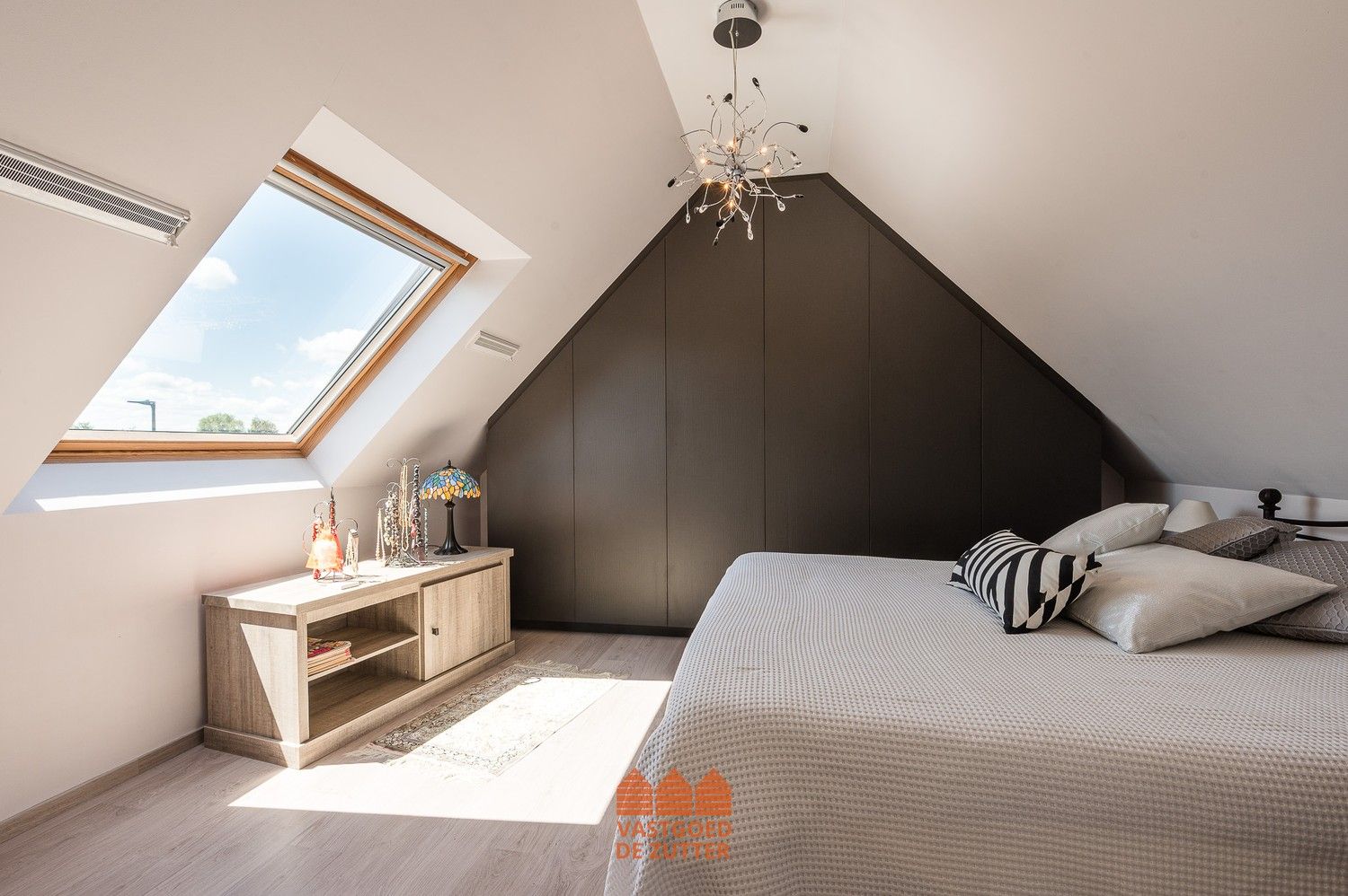 Centraal gelegen en lichtrijk appartement met garage en ruim terras in het hart van Eeklo foto 7