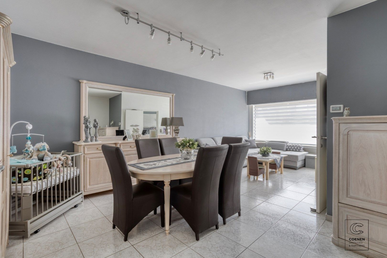 Instapklaar gelijkvloers appartement van 90m² met tuin en garage nabij het centrum van Schoten! foto 2