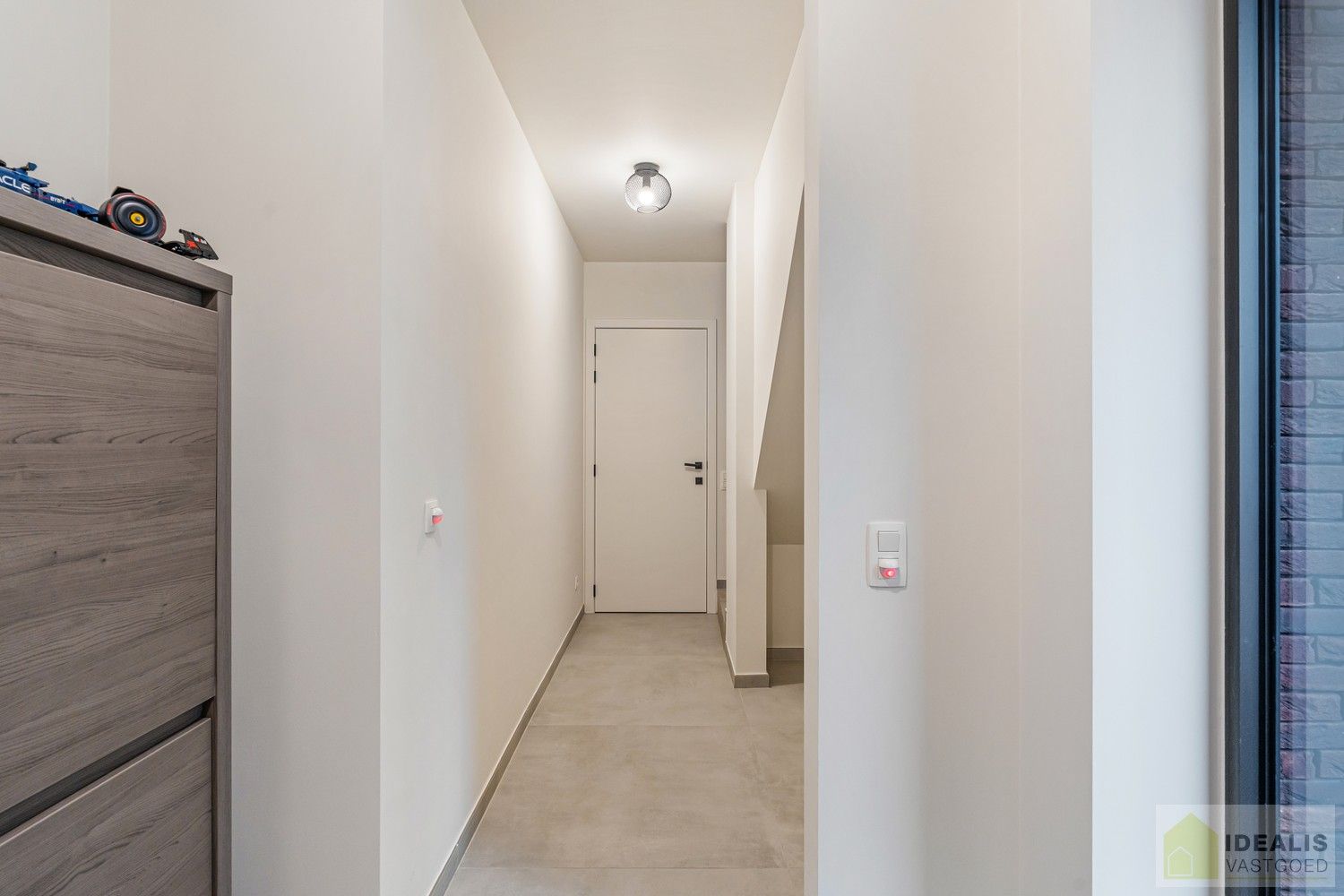 PRACHTIGE NIEUWBOUWWONING (2% REGISTRATIERECHTEN MOGELIJK!) MET EEN HEERLIJK LICHTRIJKE WOONKAMER MET OPEN KEUKEN, RUIME BERGING, BUREEL, 3 SLAAPKAMERS, RUIME DRESSING EN RUIME BADKAMER VOORZIEN VAN ALLE COMFORT! EEN HEERLIJK RUIM HUIS MET EEN NAAR WENS AAN TE LEGGEN TUIN, OP EEN GEGEERDE LOCATIE NABIJ HET CENTRUM VAN PEER! foto 7