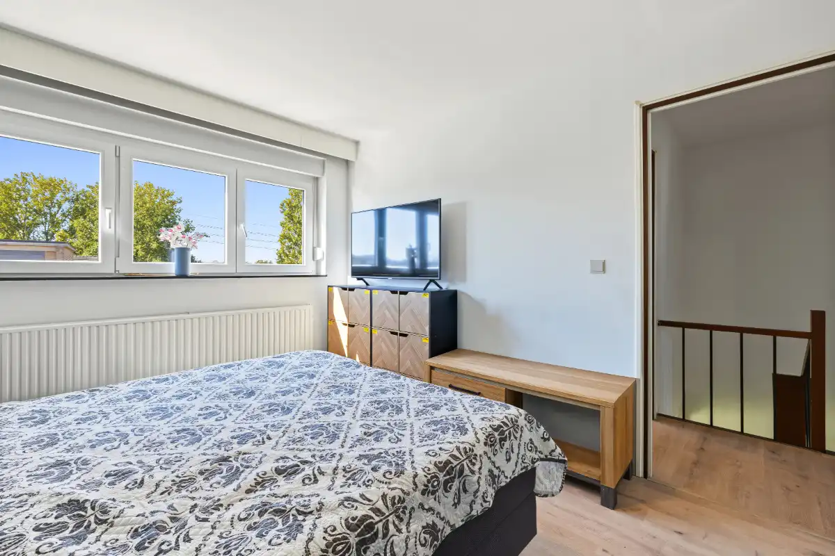 Instapklare gezinswoning met garage foto 11