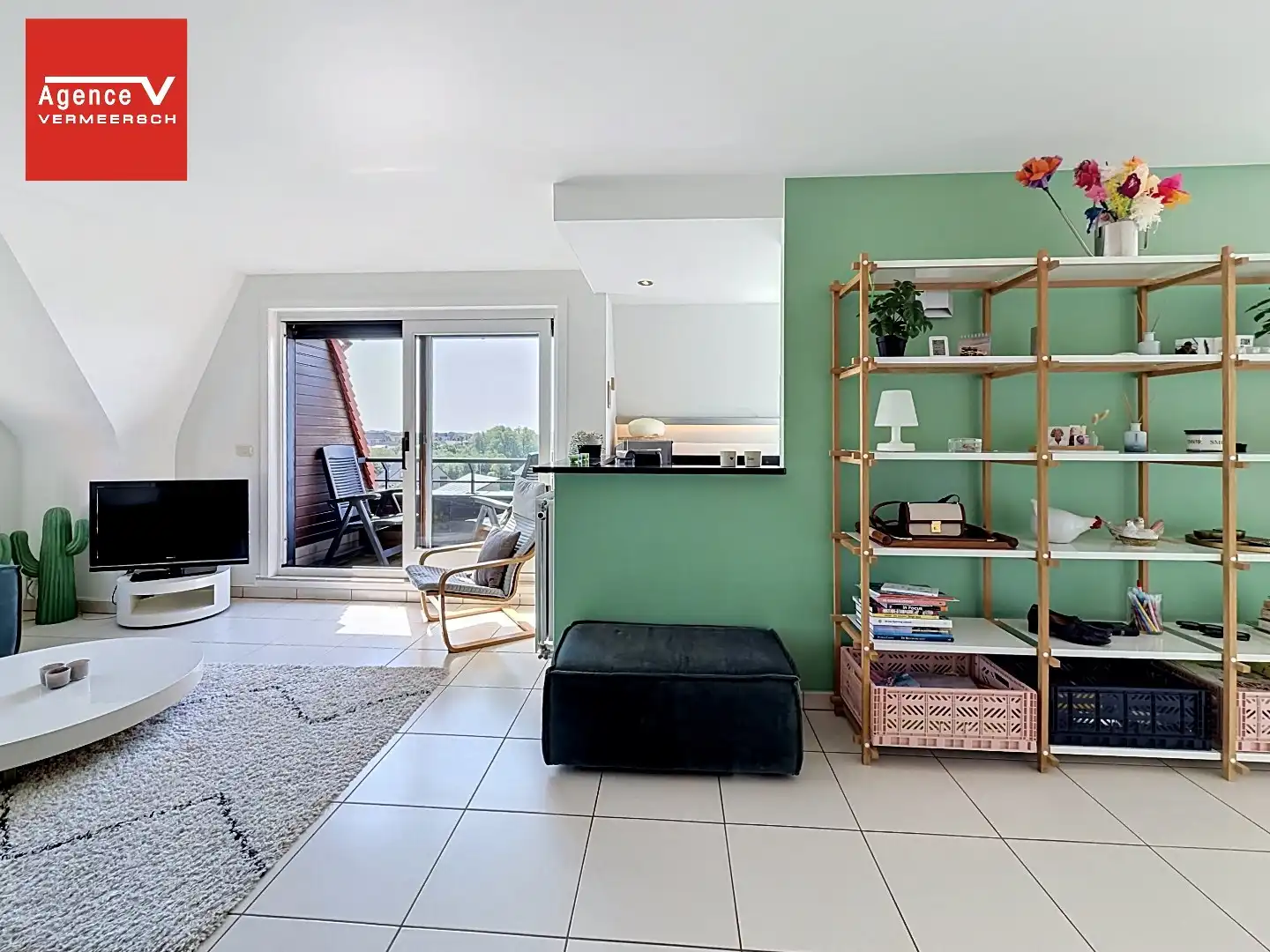Stijlvol appartement met panoramisch verzicht op het hinterland.  foto 6