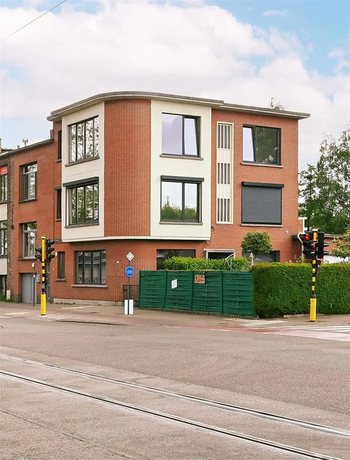Supergezellig lichtrijk hoekappartement met 2 slpk foto 2