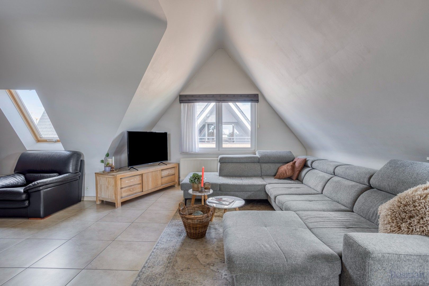 Zeer ruim appartement te koop in Geel foto 4