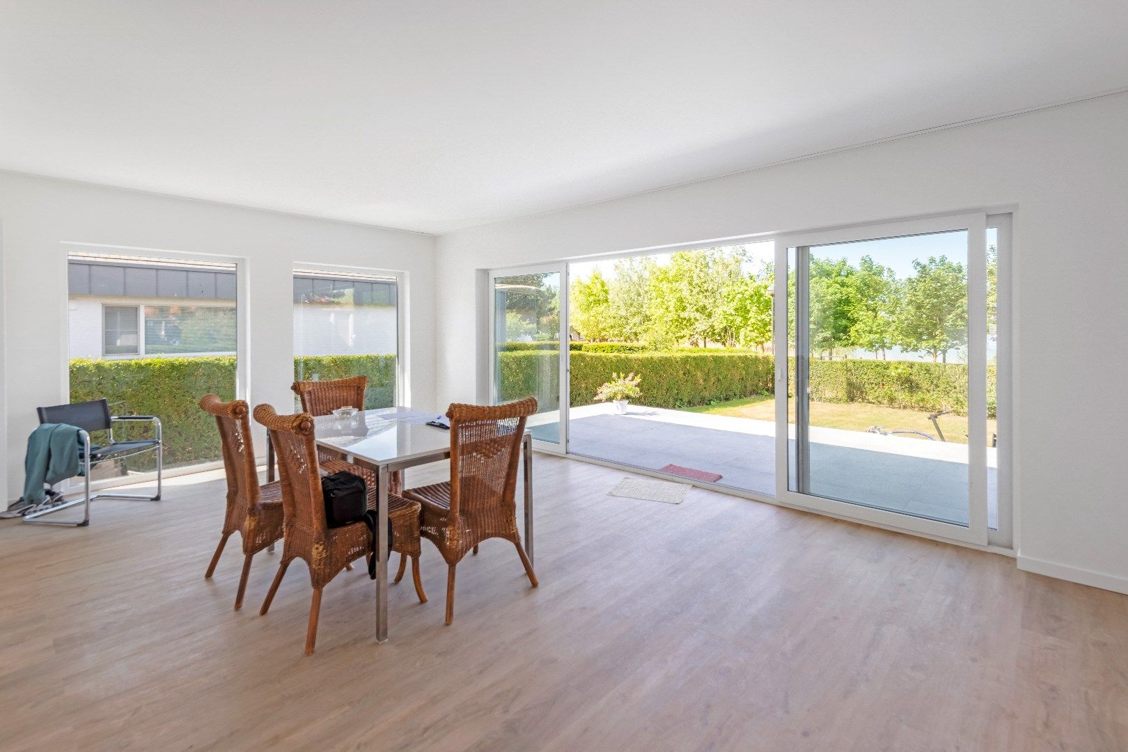 Prachtig gerenoveerde koppelvilla met panoramisch zicht op het Zegemeer. foto 4