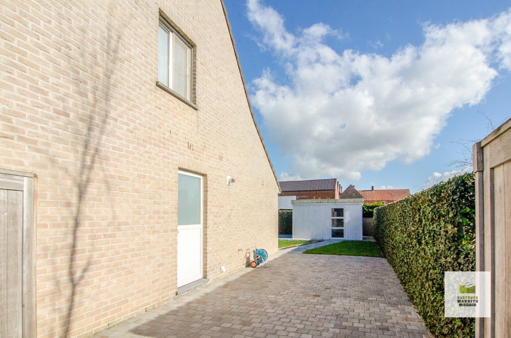 Open bebouwing in doodlopende straat met 3 slaapkamers en zongerichte tuin foto 22