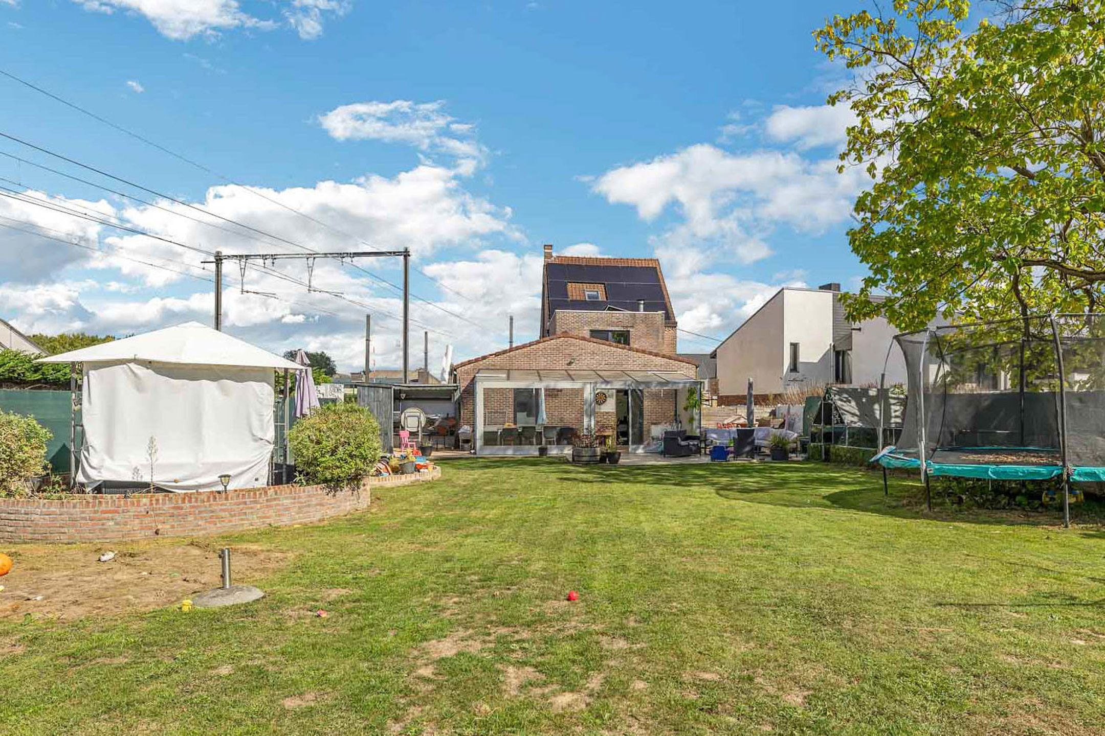 Instapklare woning met garage en ruime tuin foto 22