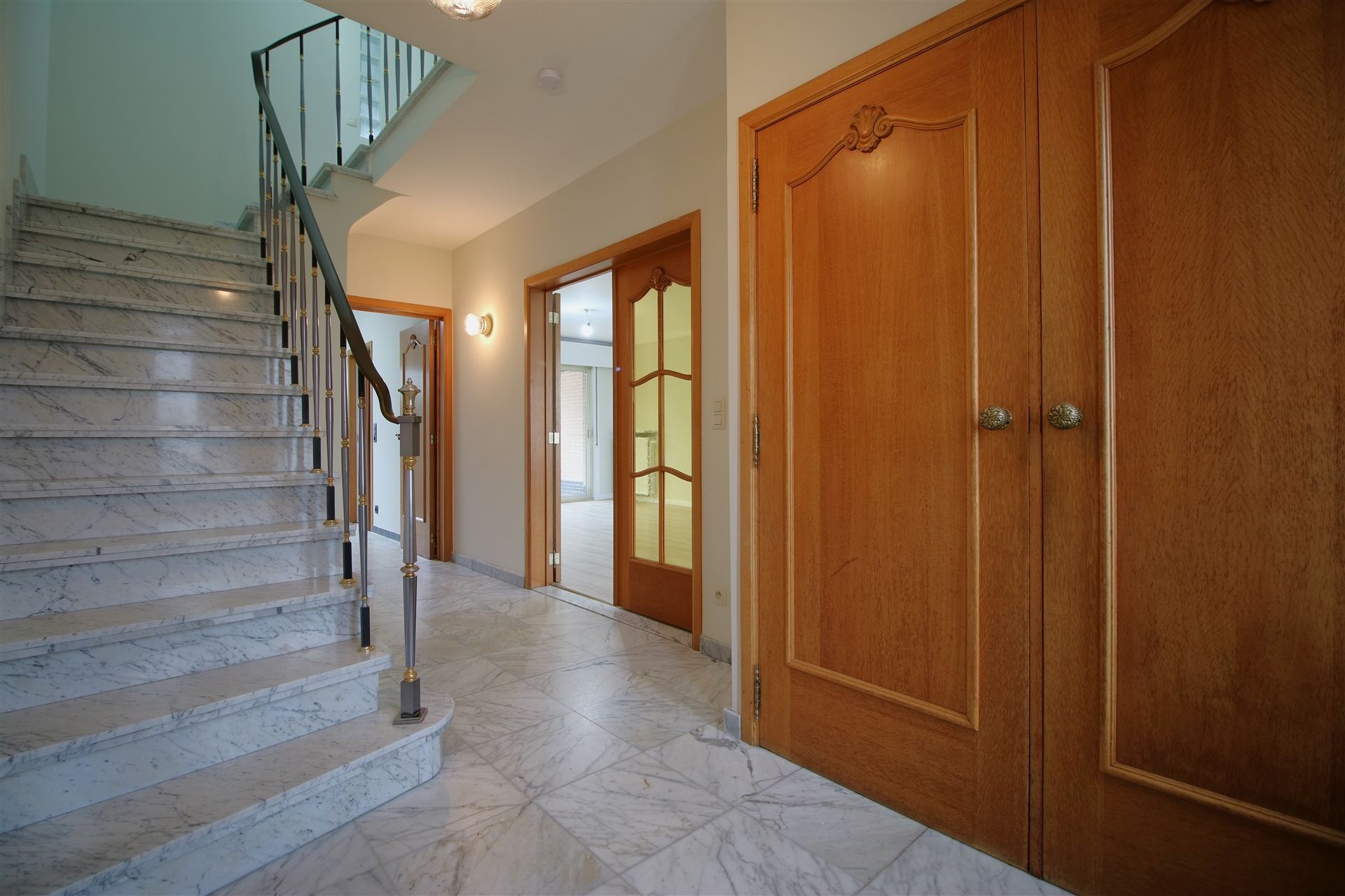 Ruime woning 4 slpk, garage en tuin foto 2