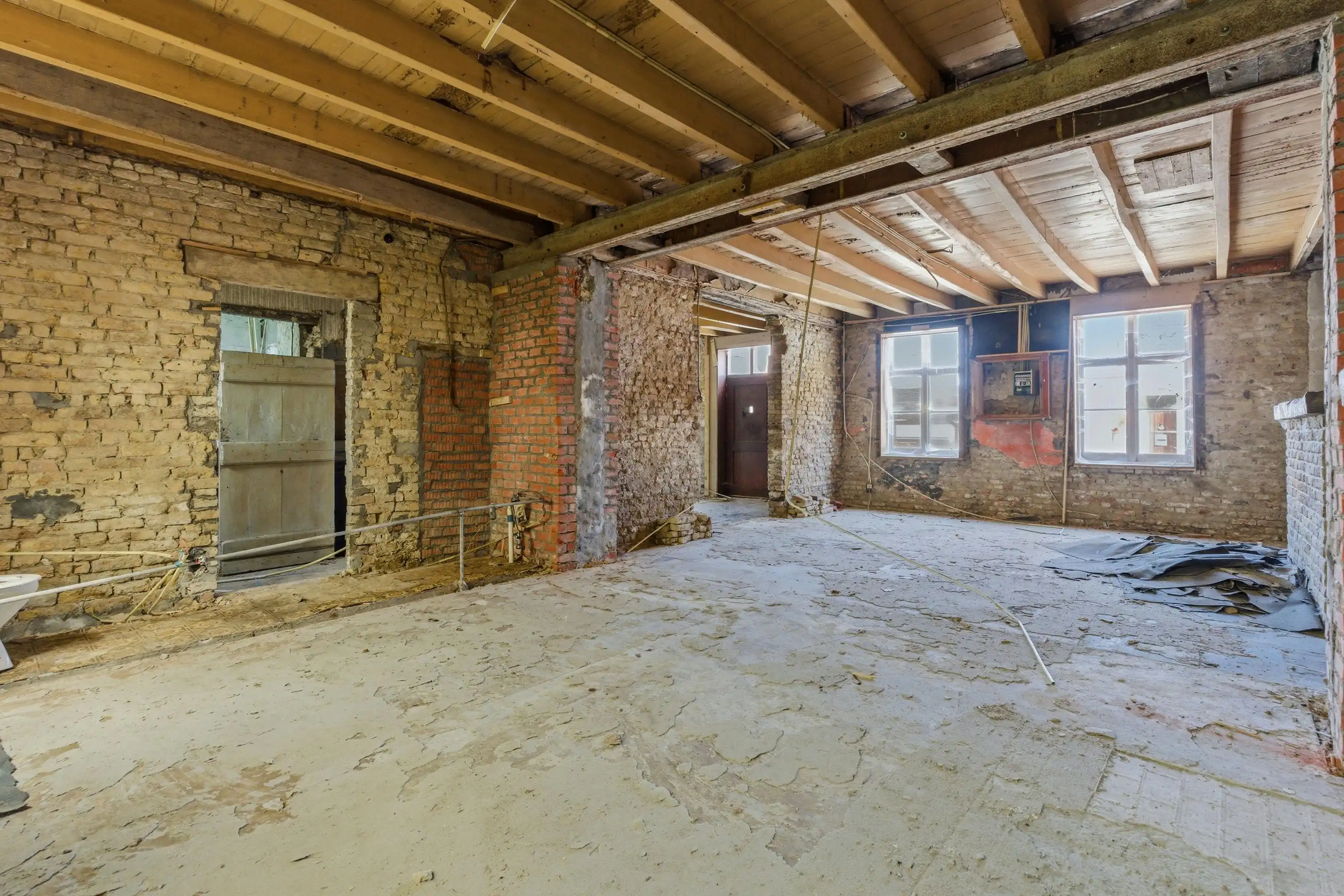Karaktervolle renovatiewoning met veel potentieel in Beauvoorde. foto 6