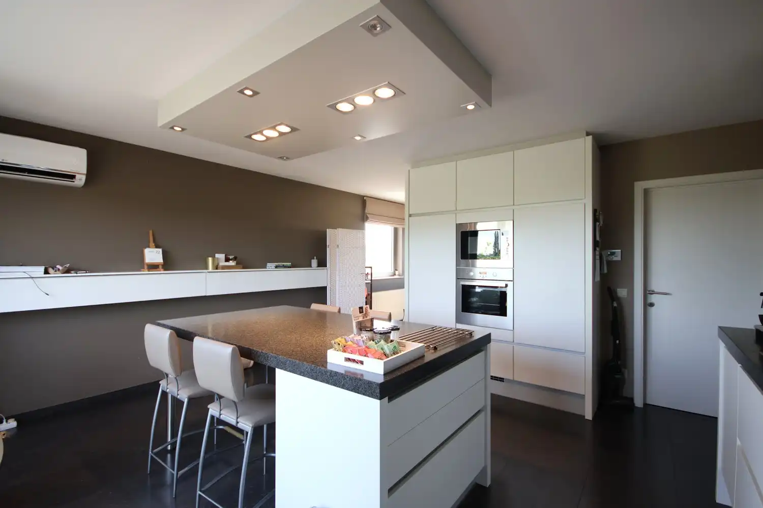 Zeer ruim duplexappartement met 3 slaapkamers in een groene omgeving foto 15