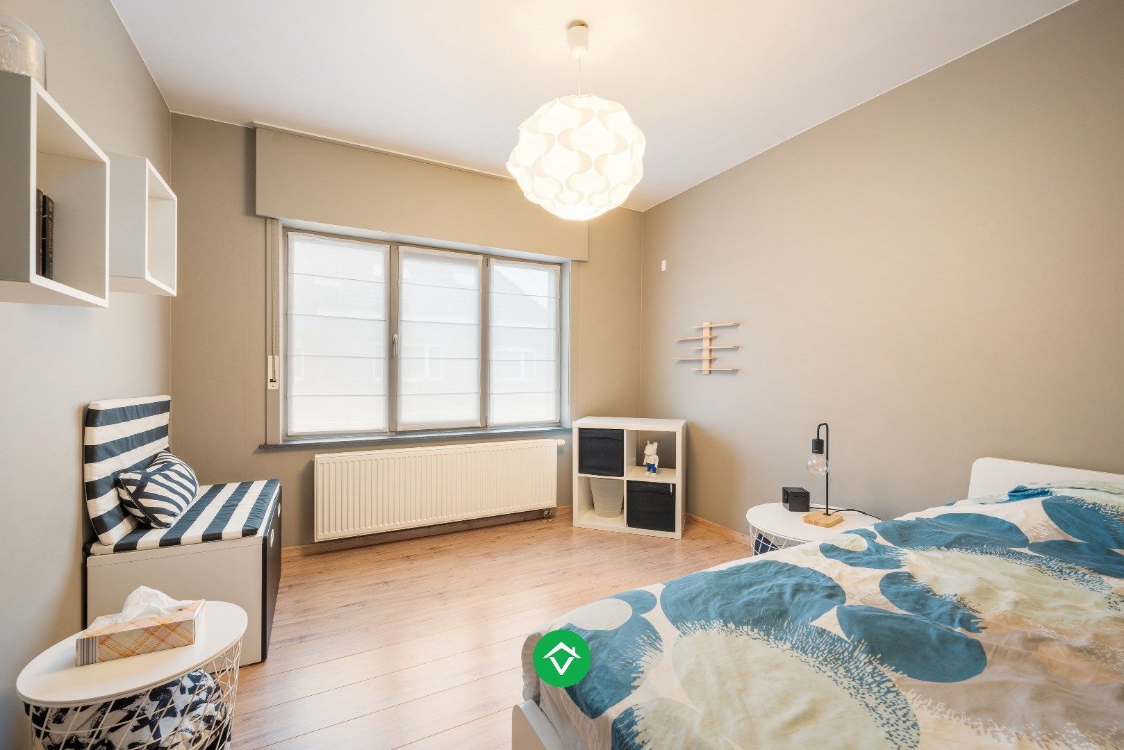 Instapklare topper met 4 slaapkamers en inpandige garage te koop in het centrum van Koekelare foto 13