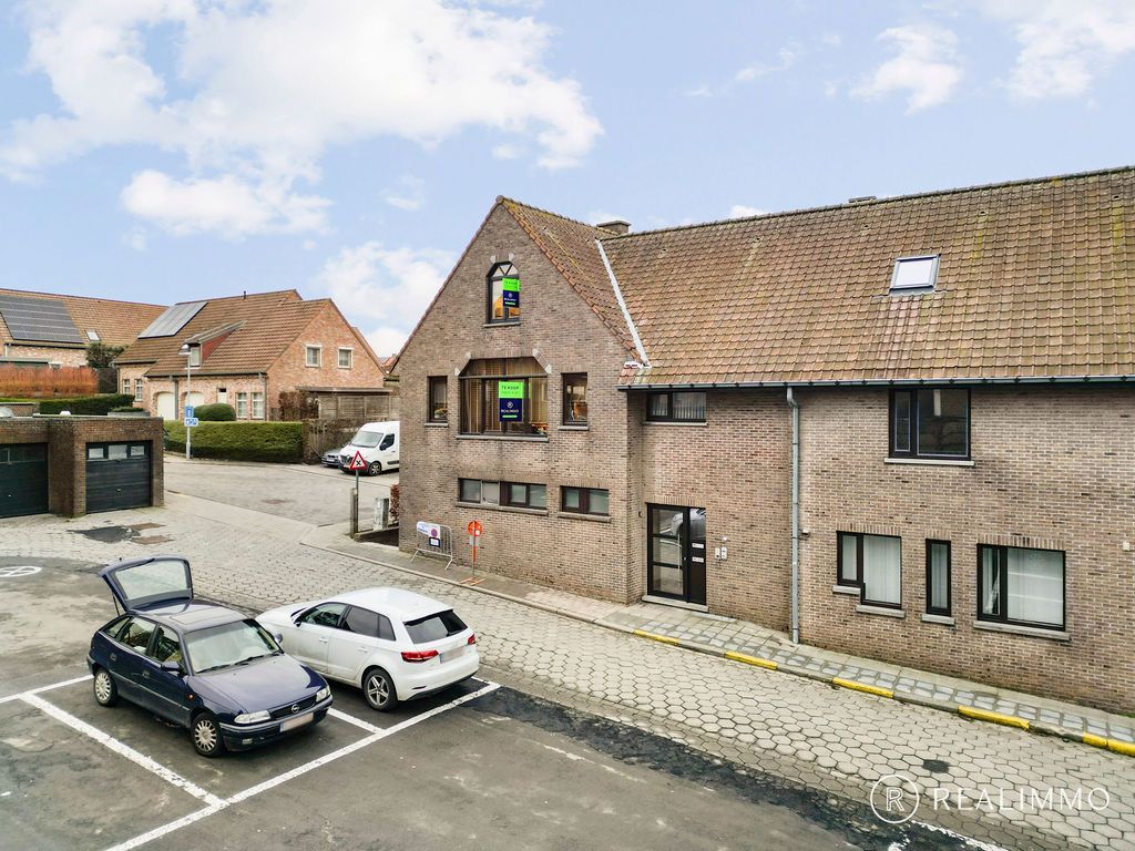 Ruime, lichtrijke woonst met 3 slaapkamers en garage foto 20