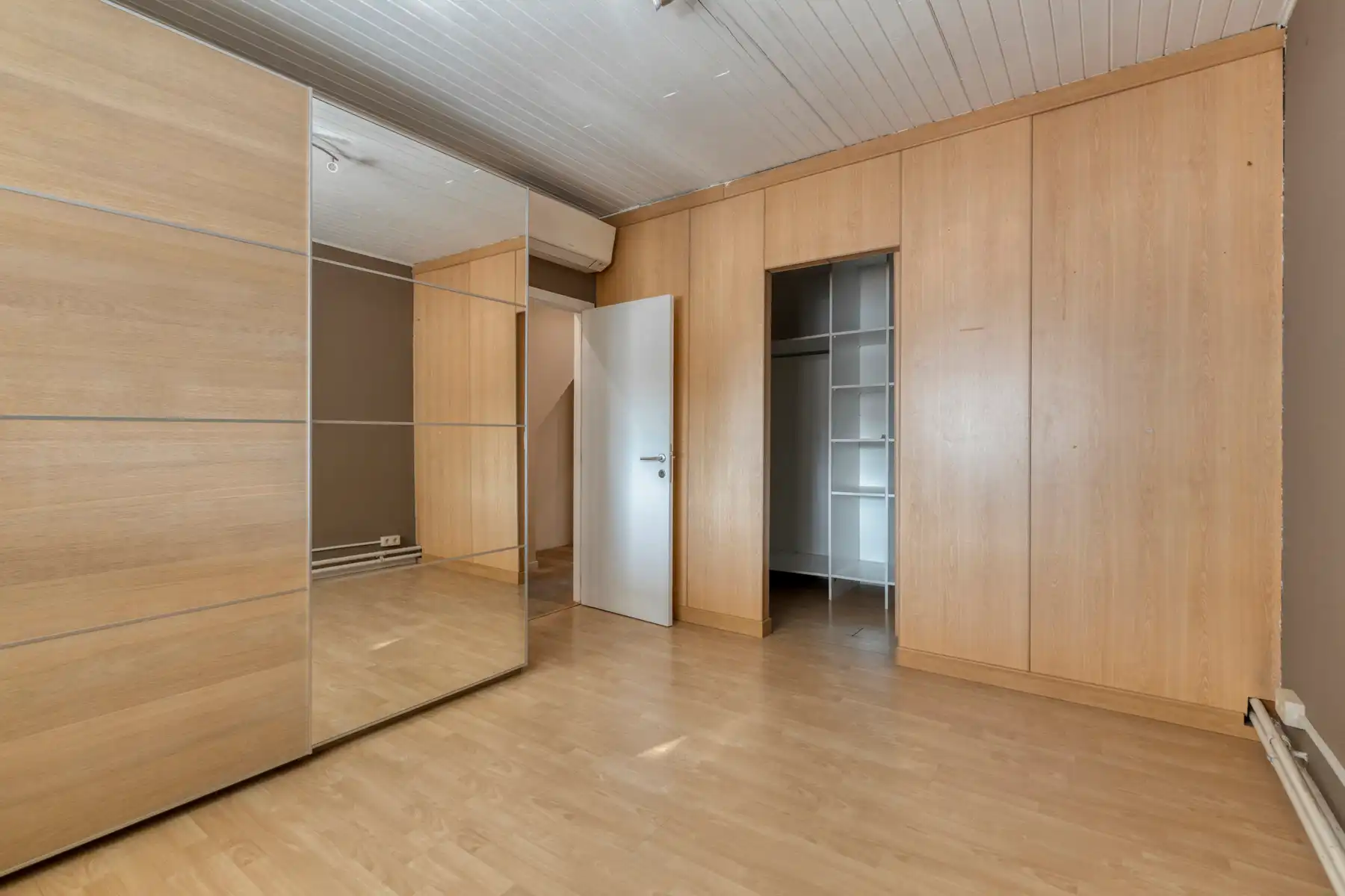 Ruim appartement nabij centrum Merchtem foto 12