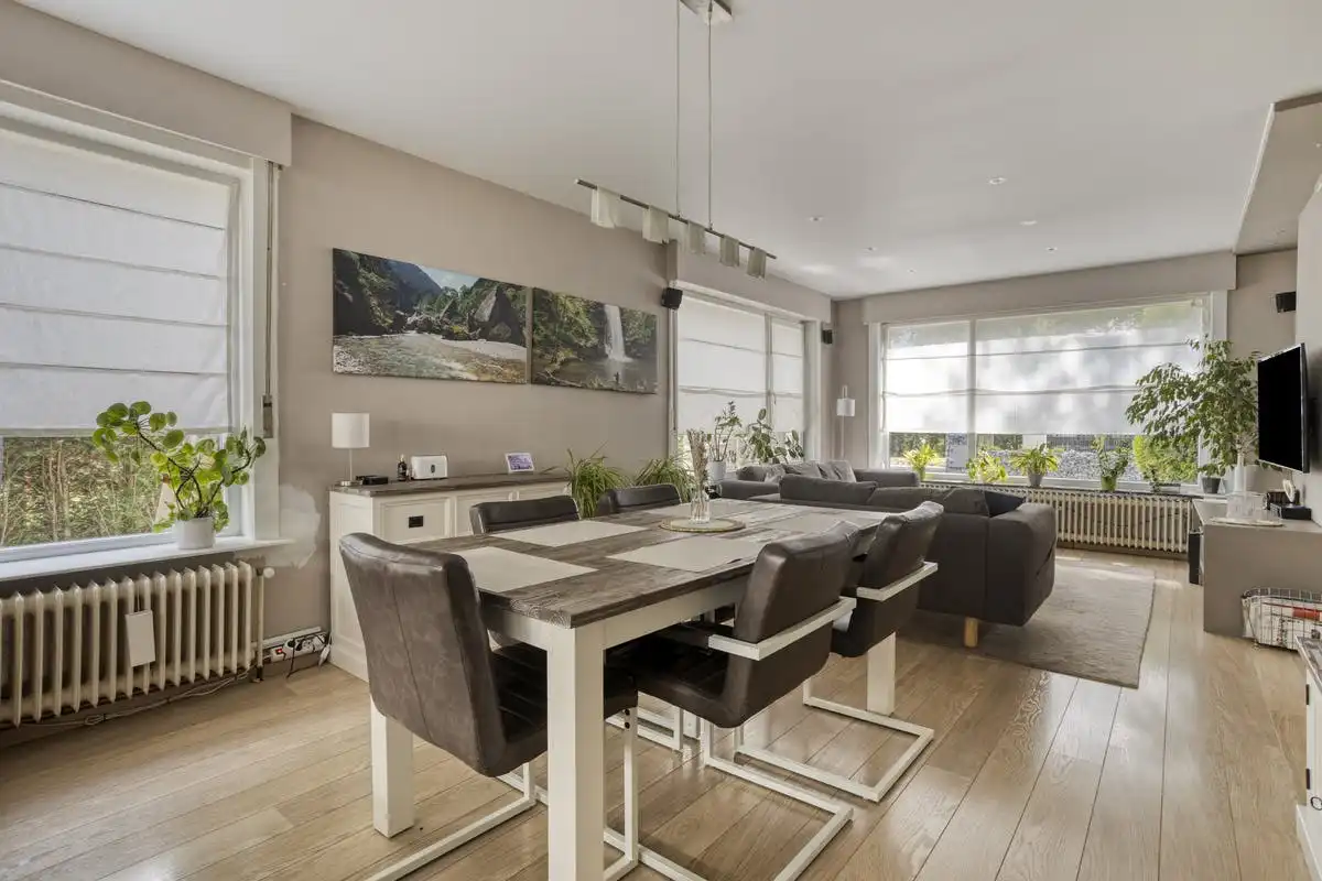 Huis met magazijn/kantoorruimte te koop in Assebroek  foto 2