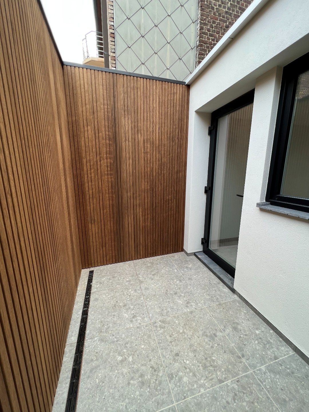 WONING MET 2 SLAAPKAMERS EN TERRAS IN CENTRUM foto 2