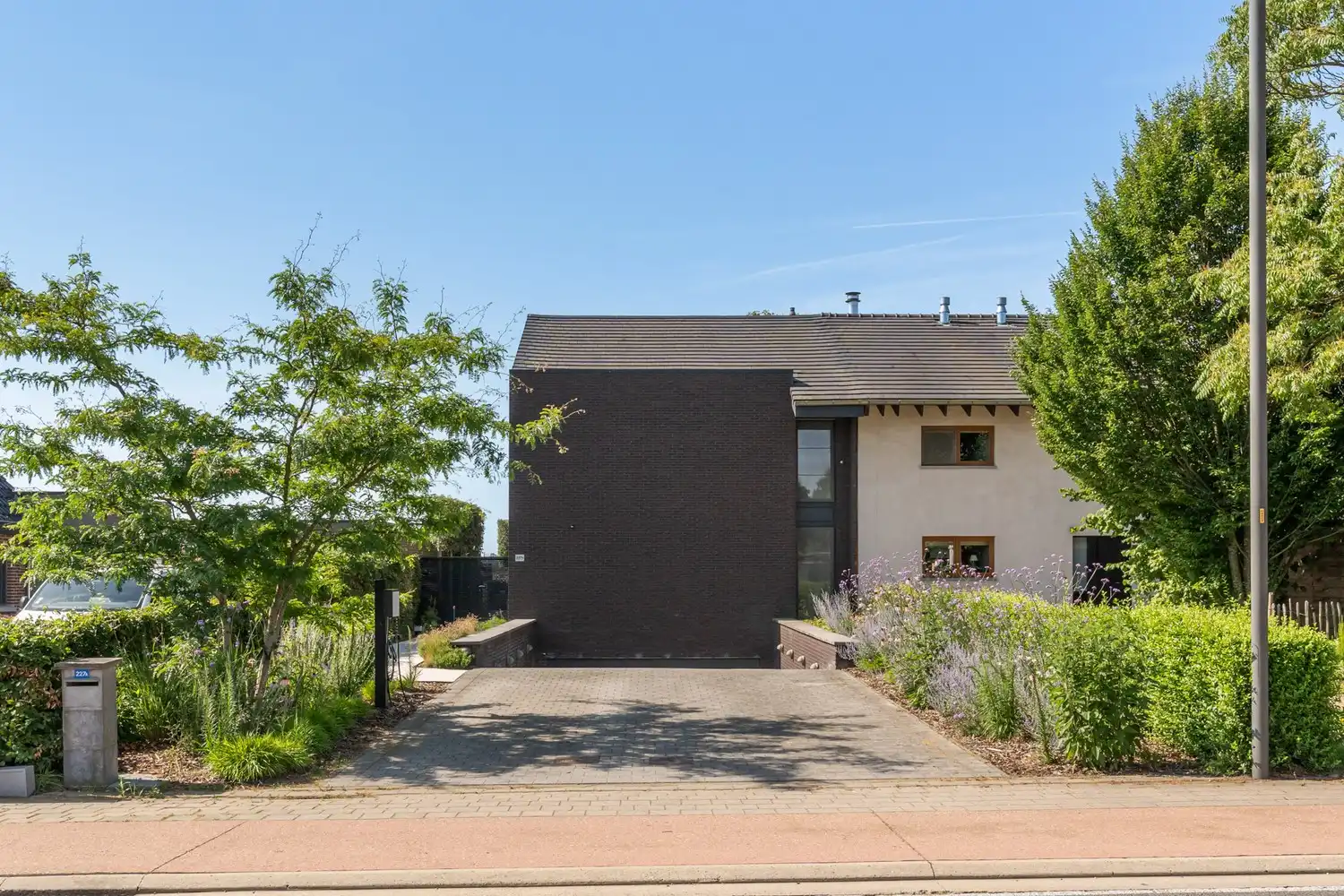 Instapklare en energiezuinige halfopen bebouwing met zuidgerichte tuin en vrij uitzicht op het groen! foto {{pictureIndex}}