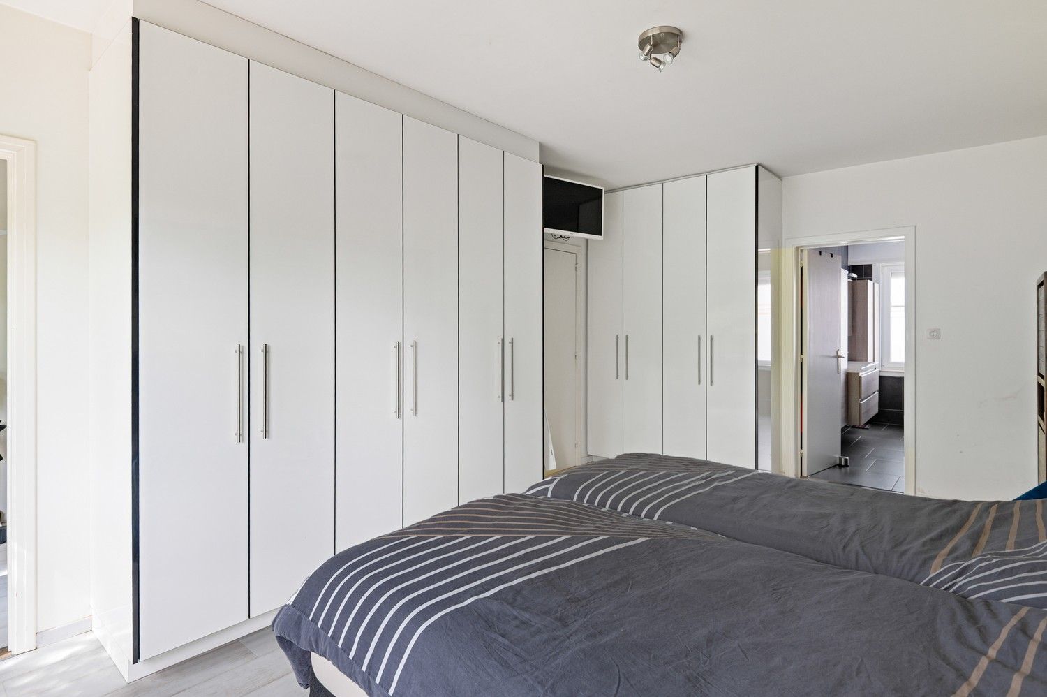 Instapklare woning met polyvalente praktijkruimte, 3 slaapkamers en aangename tuin te Wijnegem foto 14