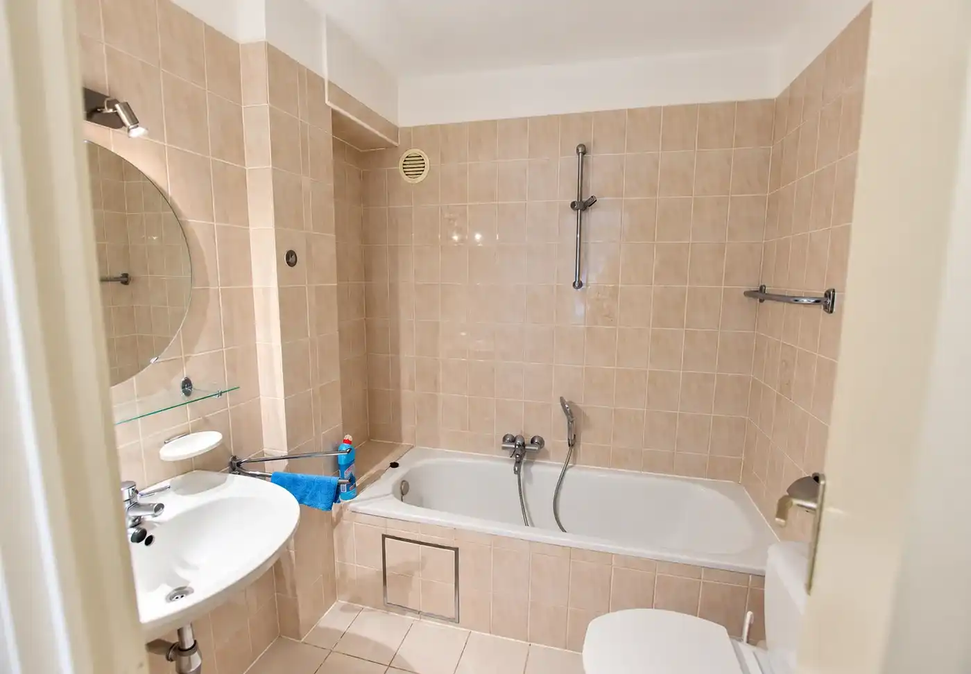 Centraal gelegen 2-slaapkamerappartement te huur in de Leopoldlaan foto 9