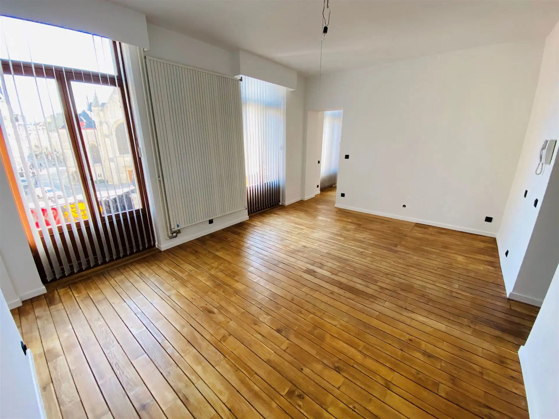 Mooi appartement met 1 slaapkamer van ±90 m² foto {{pictureIndex}}