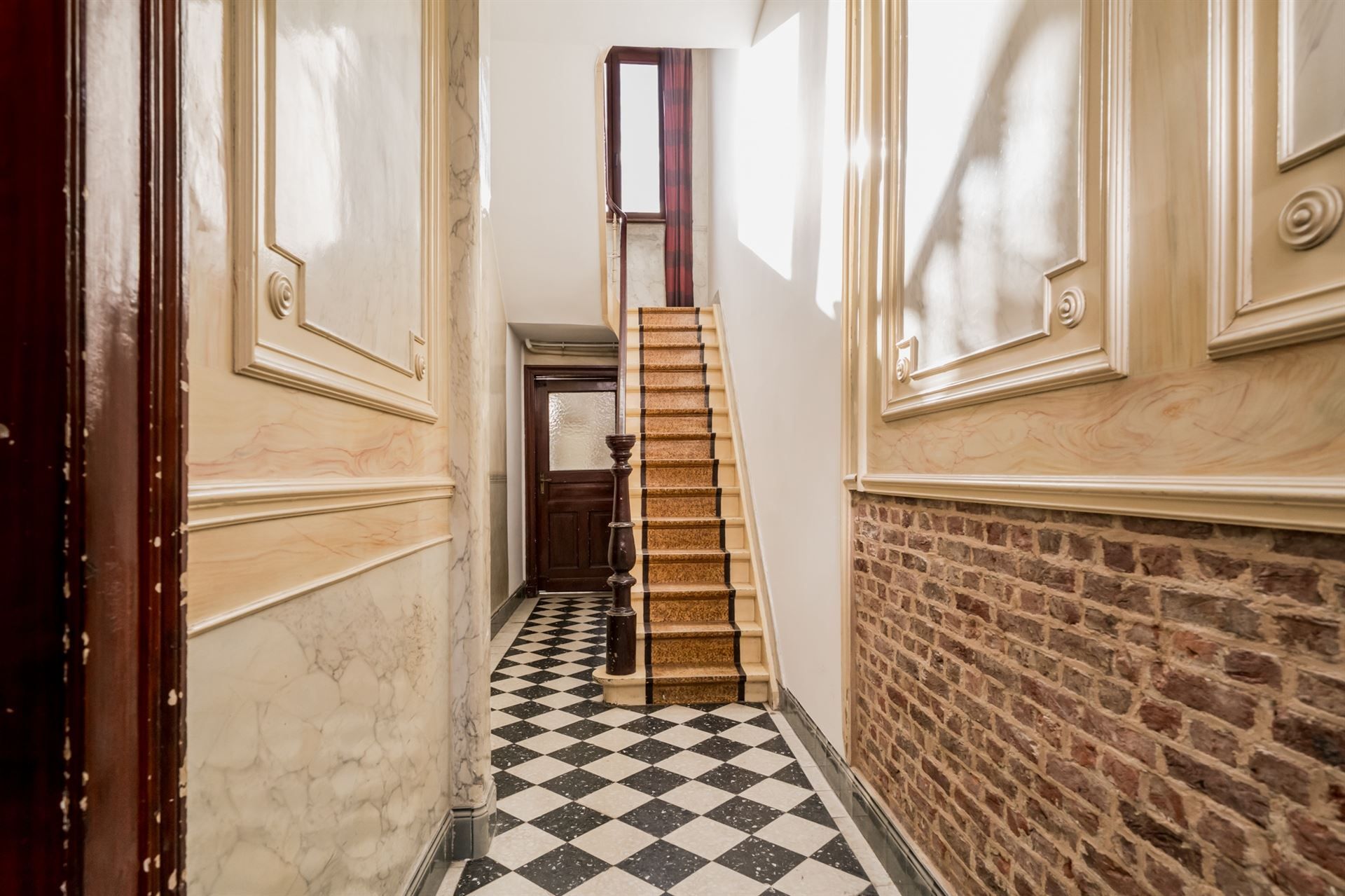 Karaktervolle woning met 3 slpks en tuin met uniek buitenhuis foto 12