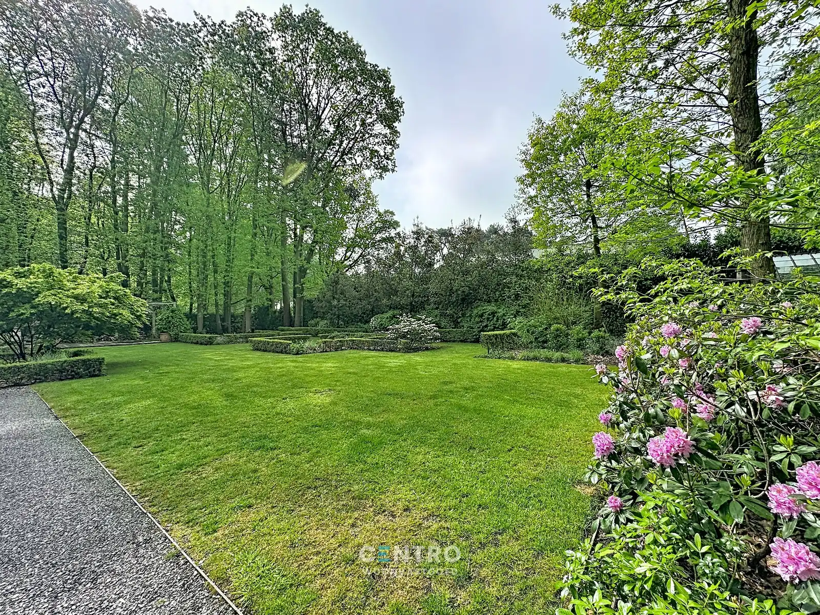 Exclusieve WONING op een mooi perceel van 3.420m² te koop in het bos (woonpark) te Hertsberge. Thuiskomen in een oase van rust! foto 16